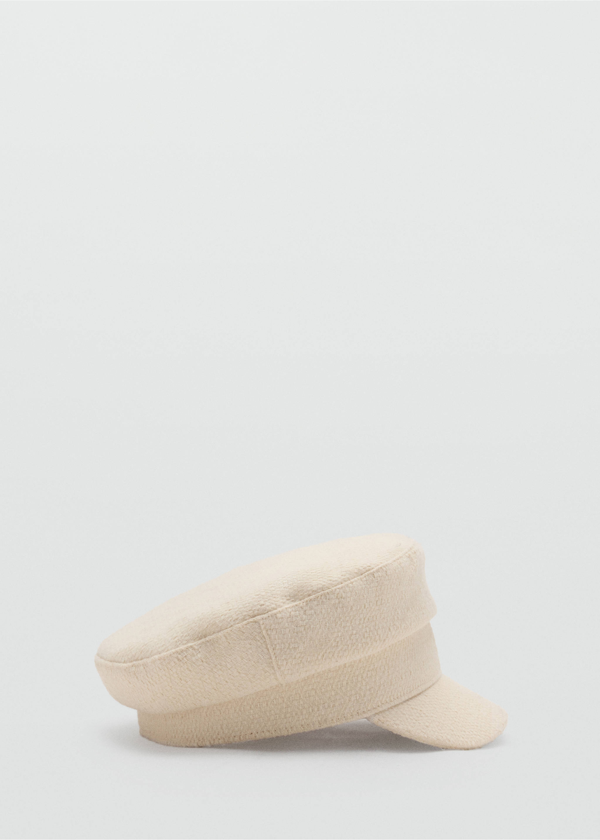 Off-white textured sailor cap with a structured flat top and short curved brim., Ecru. Ref: 47091356-00.
