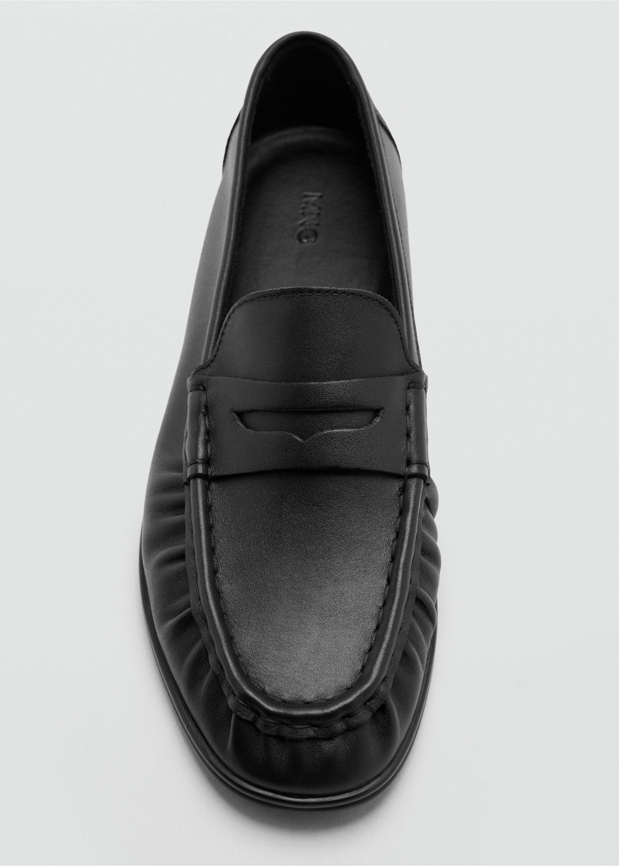 Black leather men's penny loafer shoe, shown in close-up., Black. Ref: 47091370-00.
