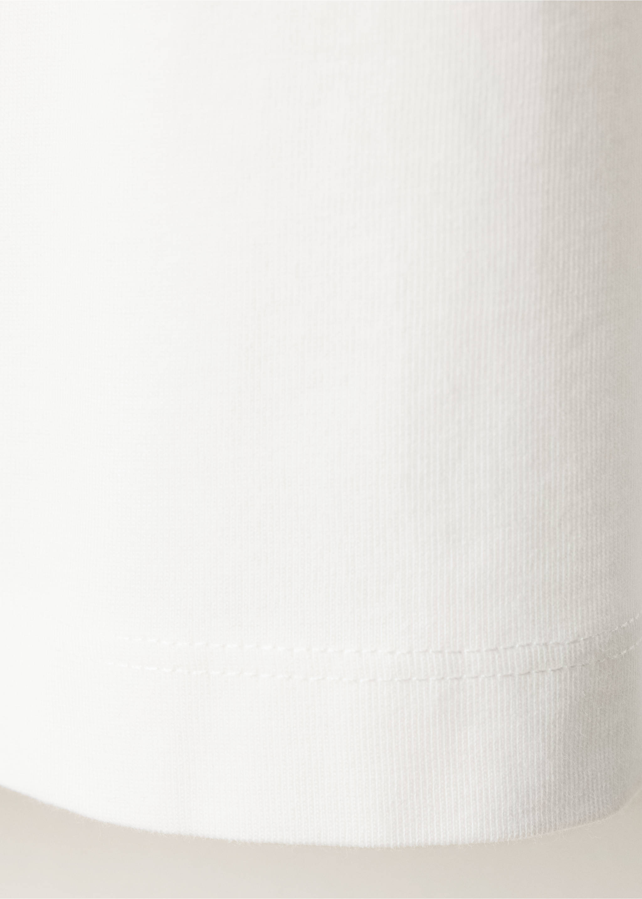 Close-up of the white t-shirt fabric and hem detail., White. Ref: 47091412-00.