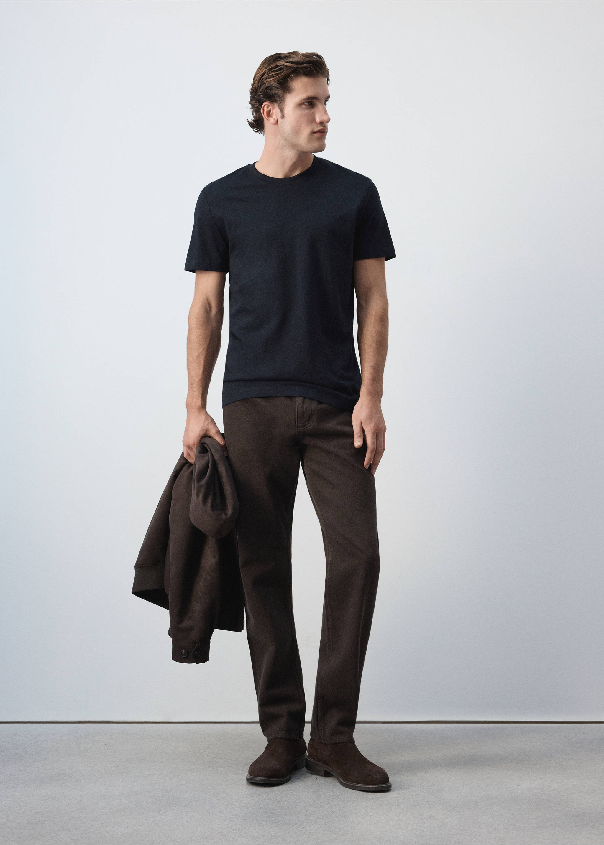 Navy blue short-sleeved t-shirt with round neckline, worn with brown trousers., Navy. Ref: 47091412-00.