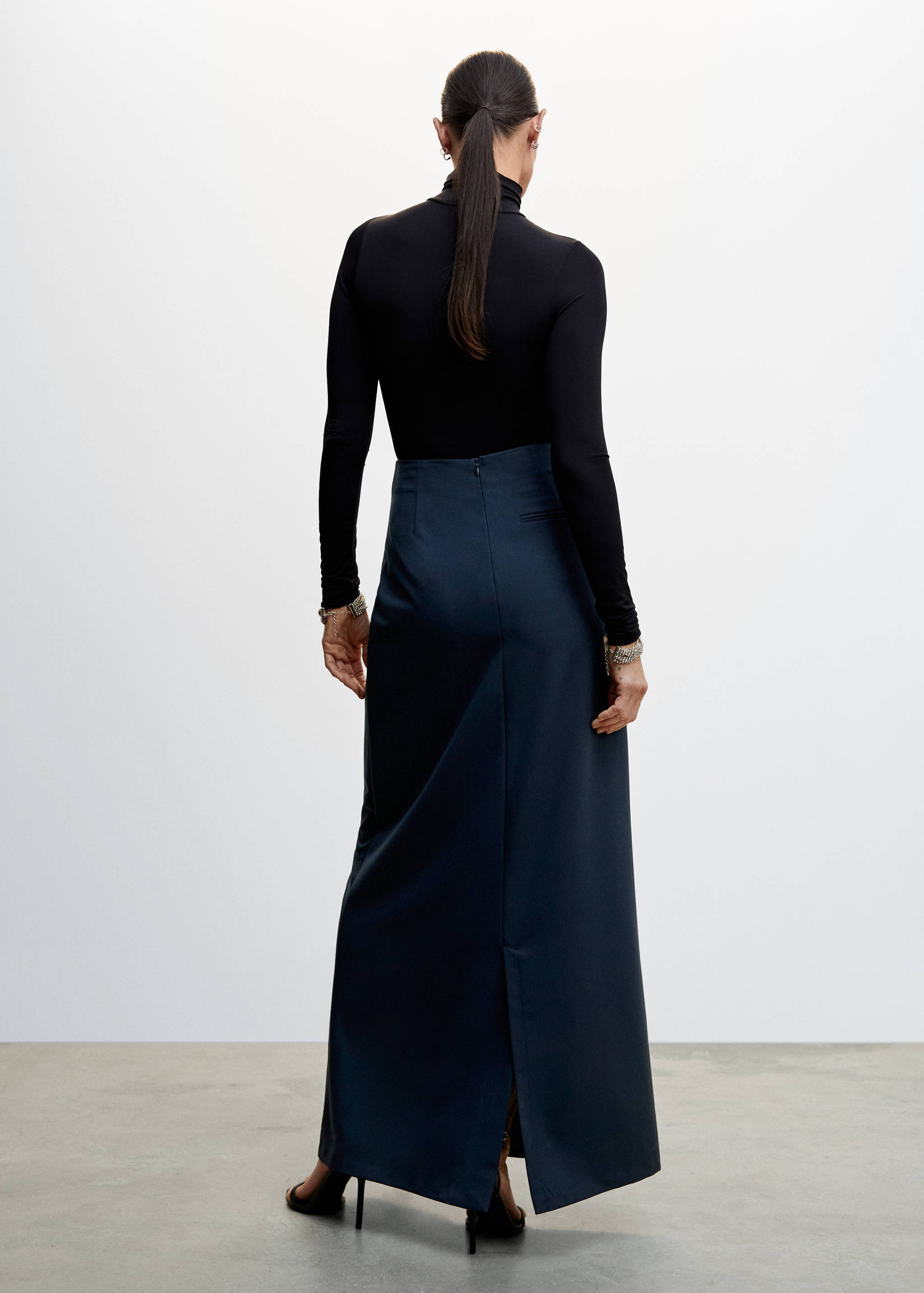 Flowy long skirt - Reverse of the article
