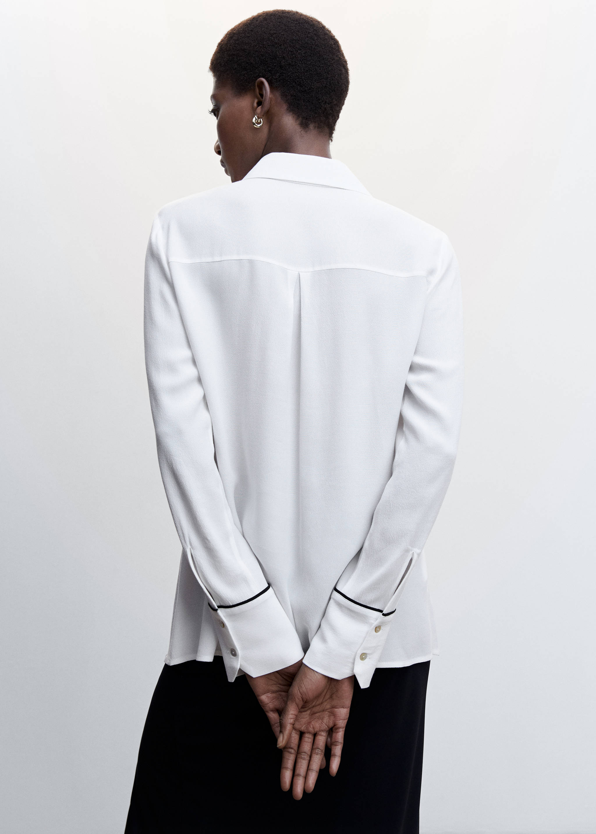 Contrast trim shirt - Reverse of the article