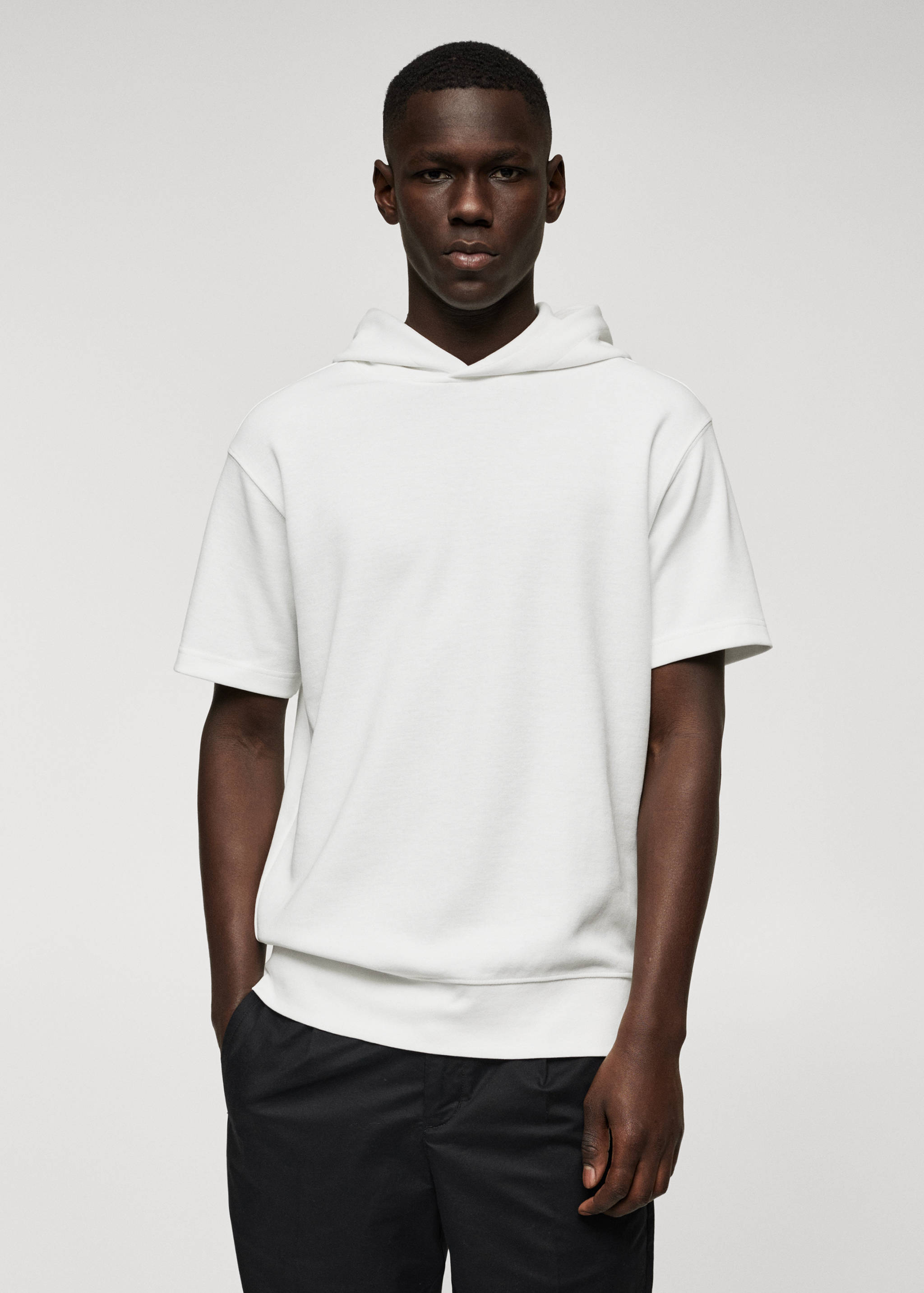 Sweat-shirt manches courtes capuche - Plan moyen