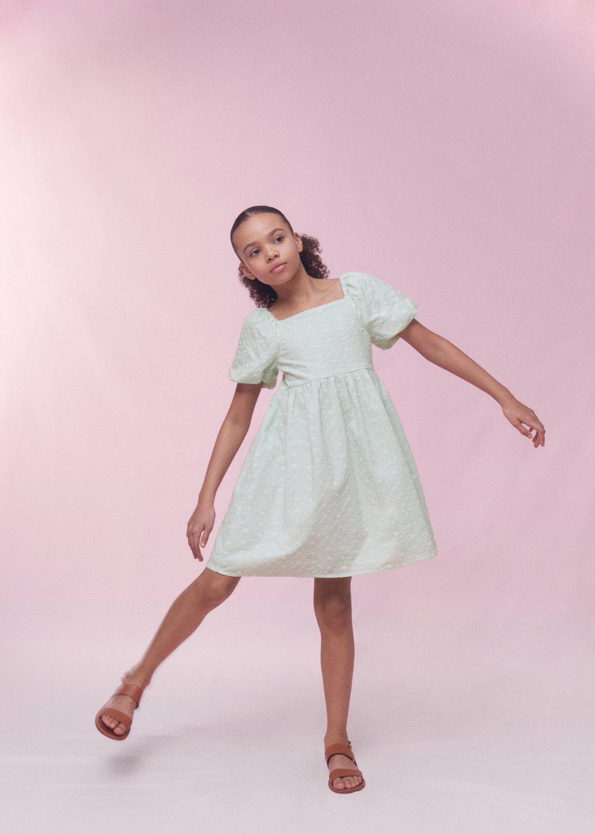 Robe détails brodés - Plan général