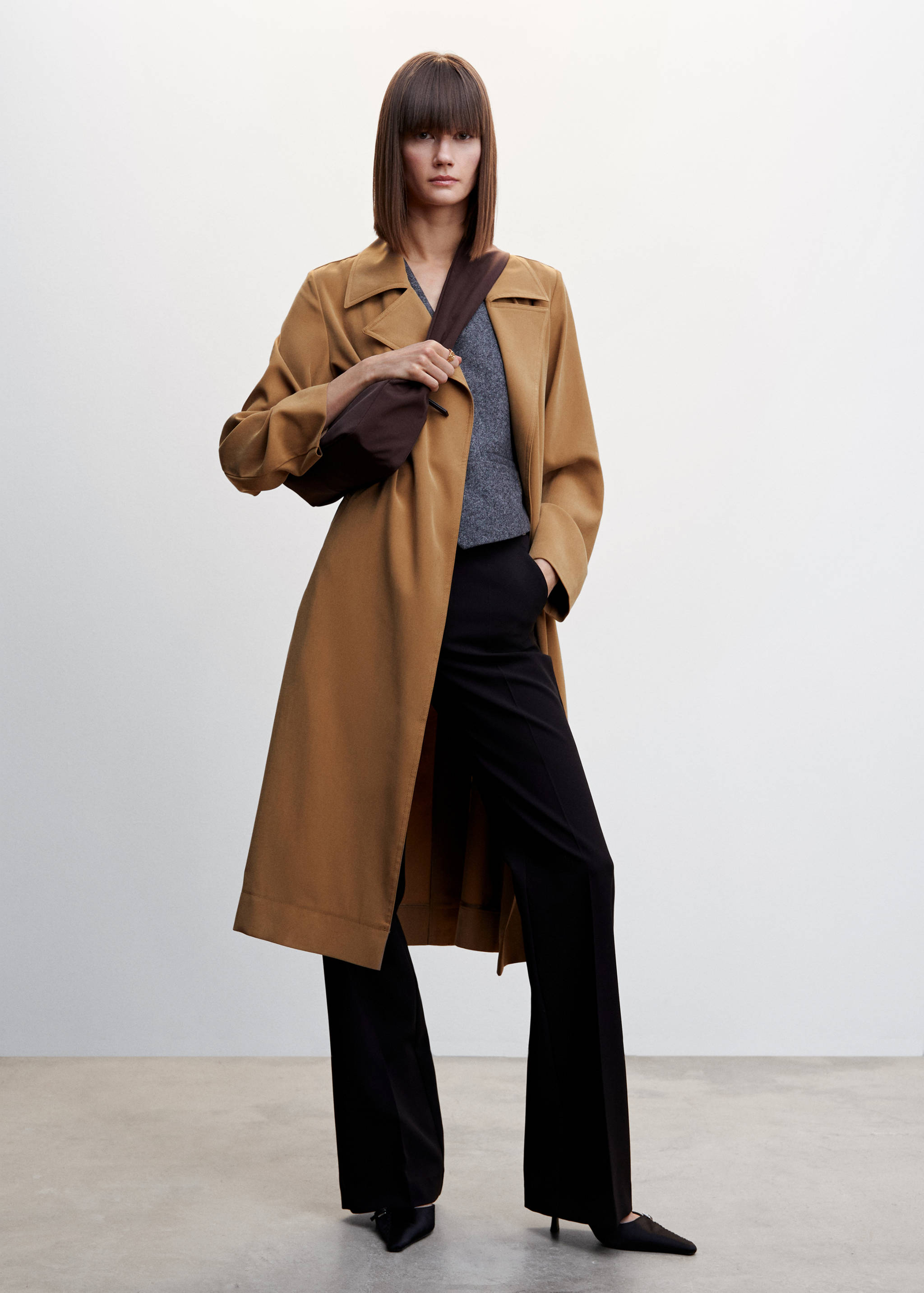 Flowy lapel trench - General plane