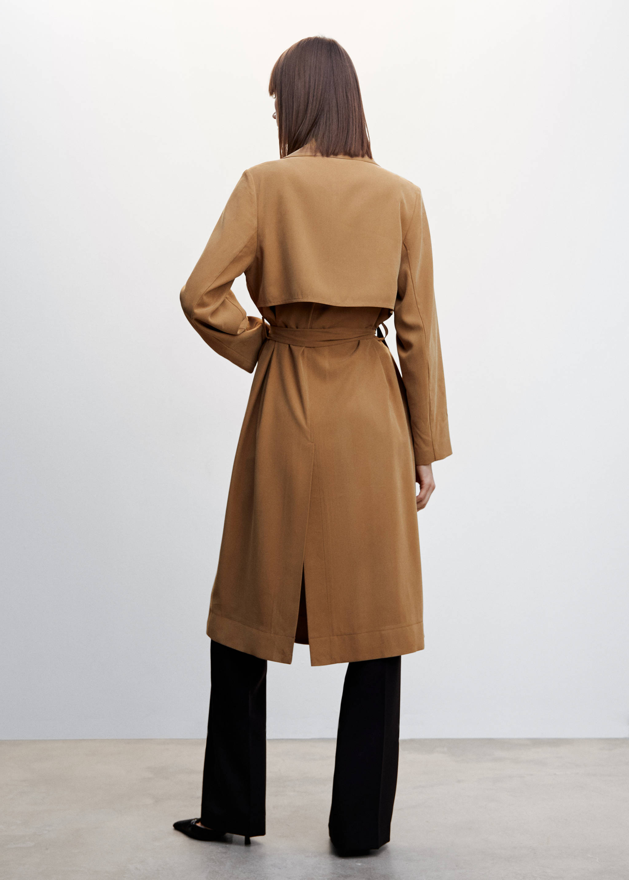 Flowy lapel trench - Reverse of the article