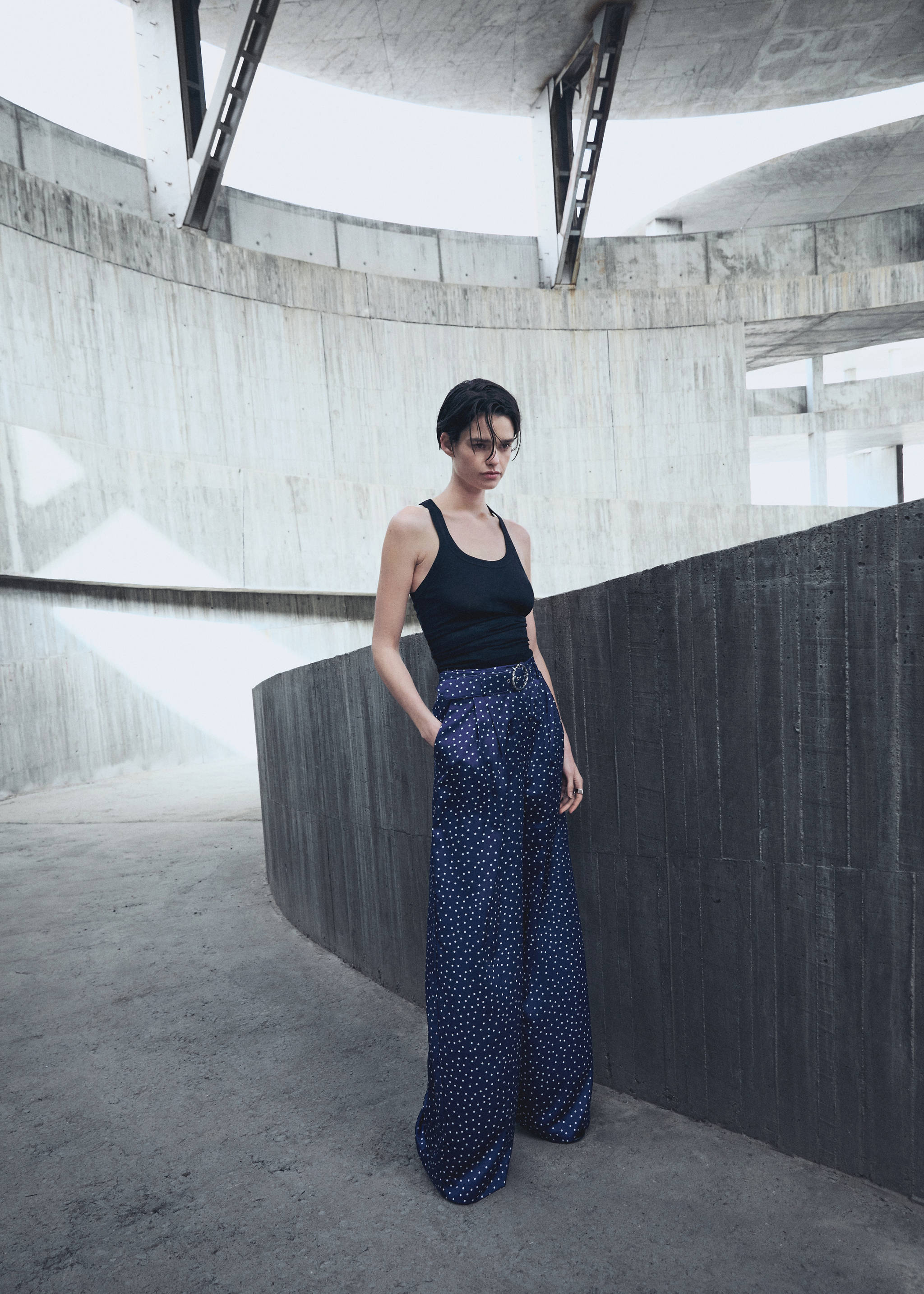 Taupe palazzo trousers with belt - Details of the article 6