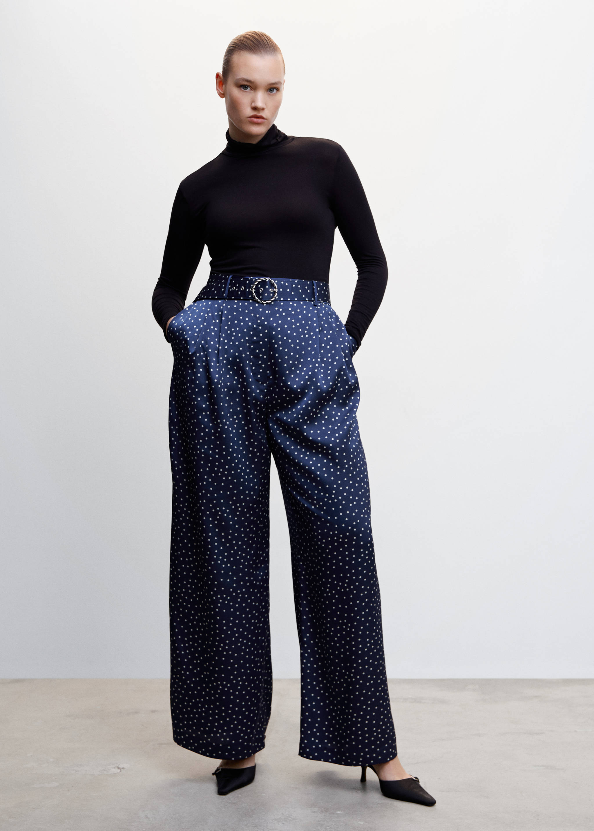 Taupe palazzo trousers with belt - Details of the article 3