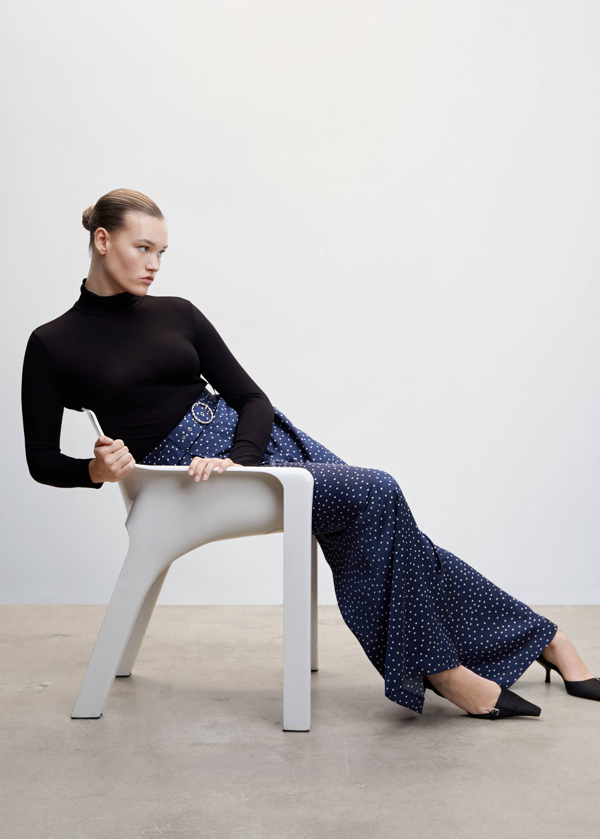 Taupe palazzo trousers with belt - Details of the article 4