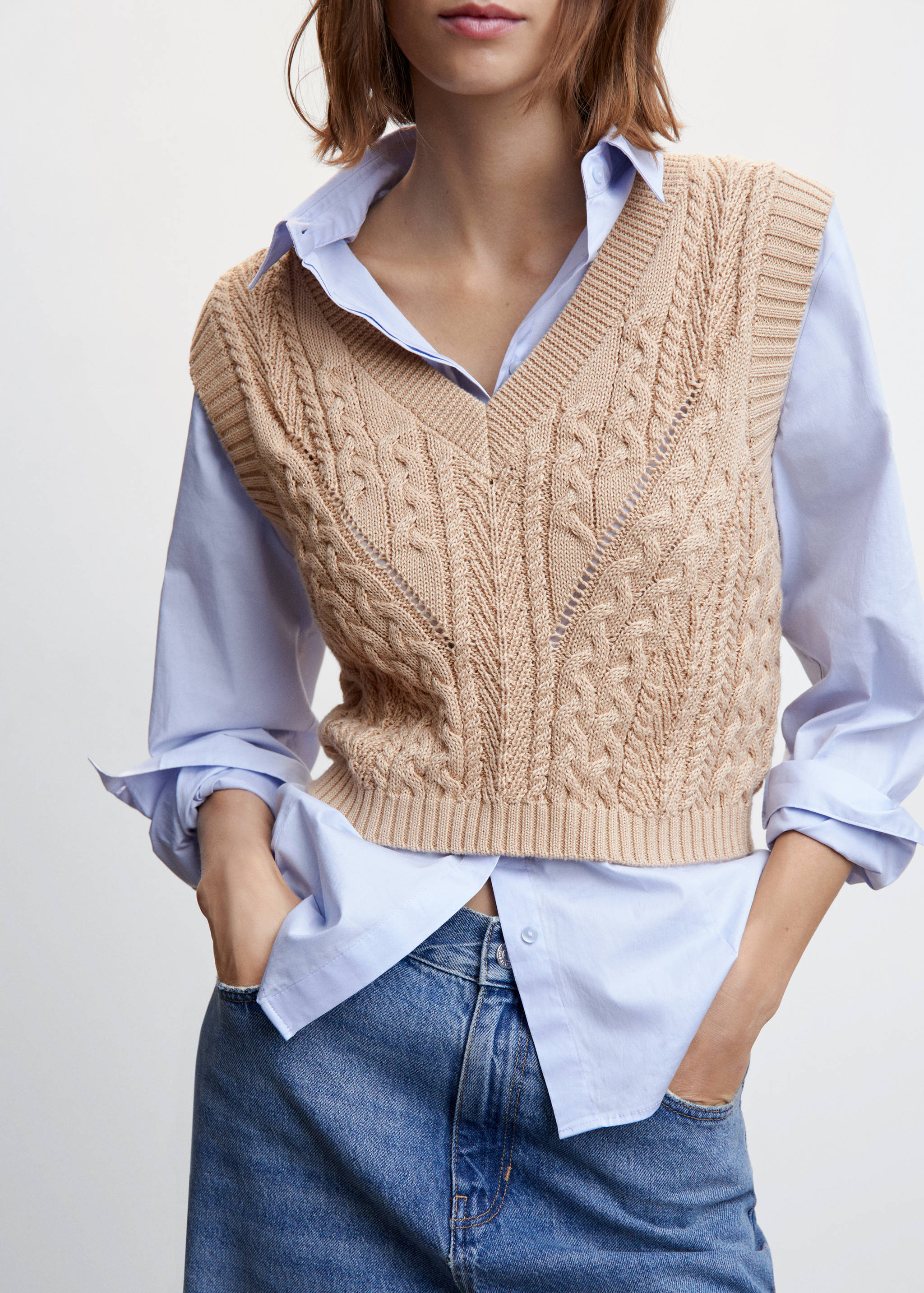 Вязаный жилет с косами - Деталь изделия 6