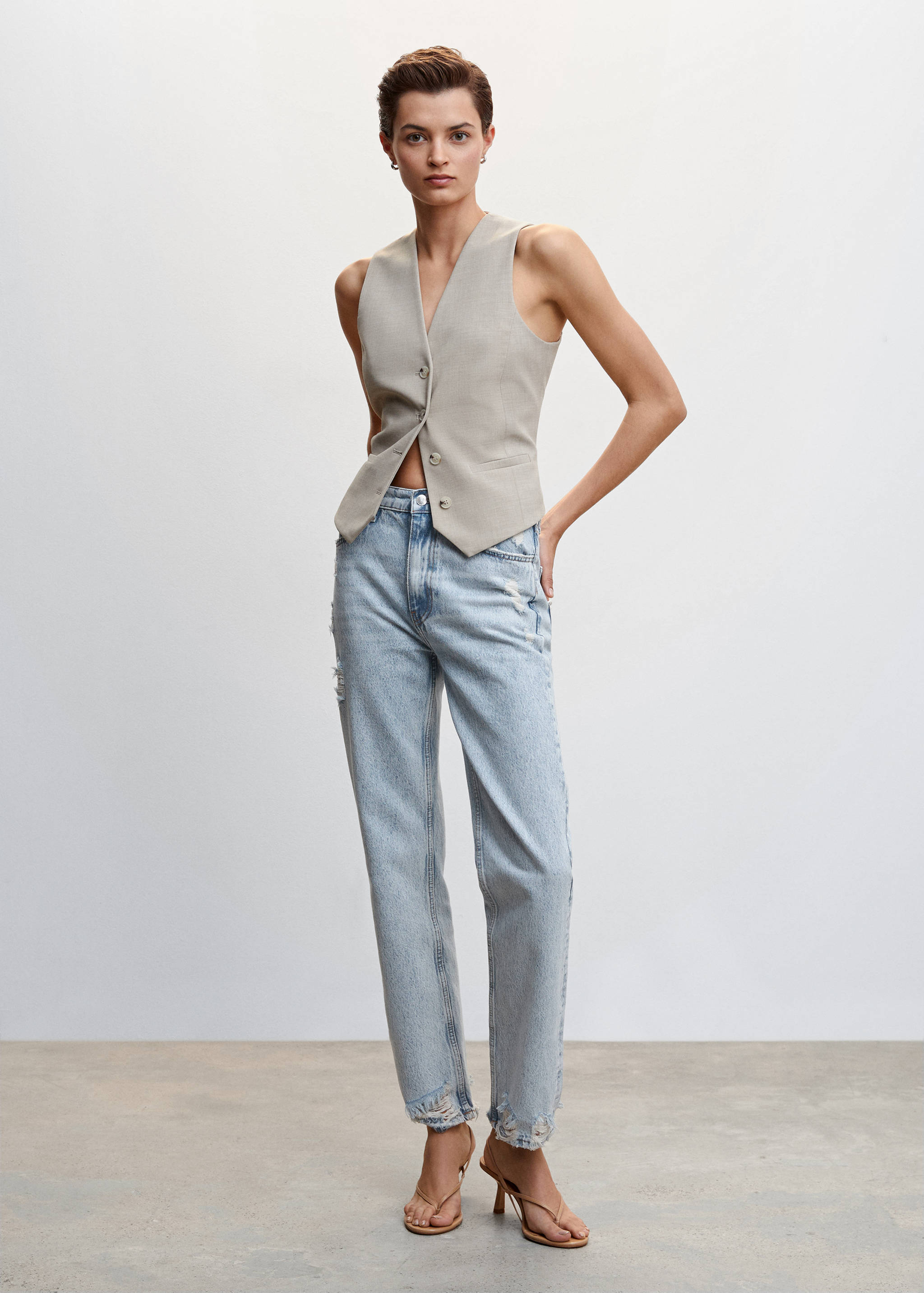 Ripped straight jeans - General plane