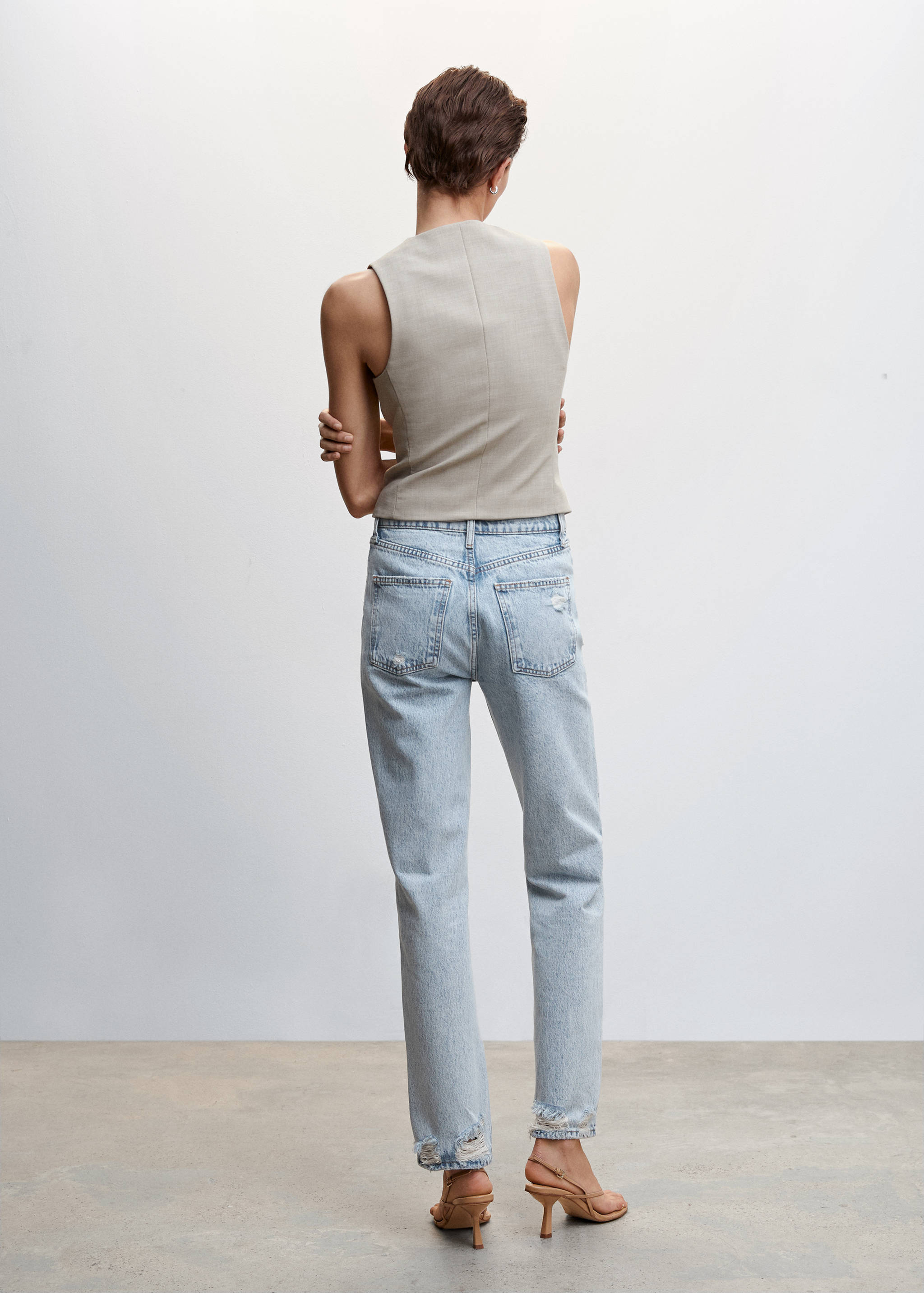 Ripped straight jeans - Reverse of the article