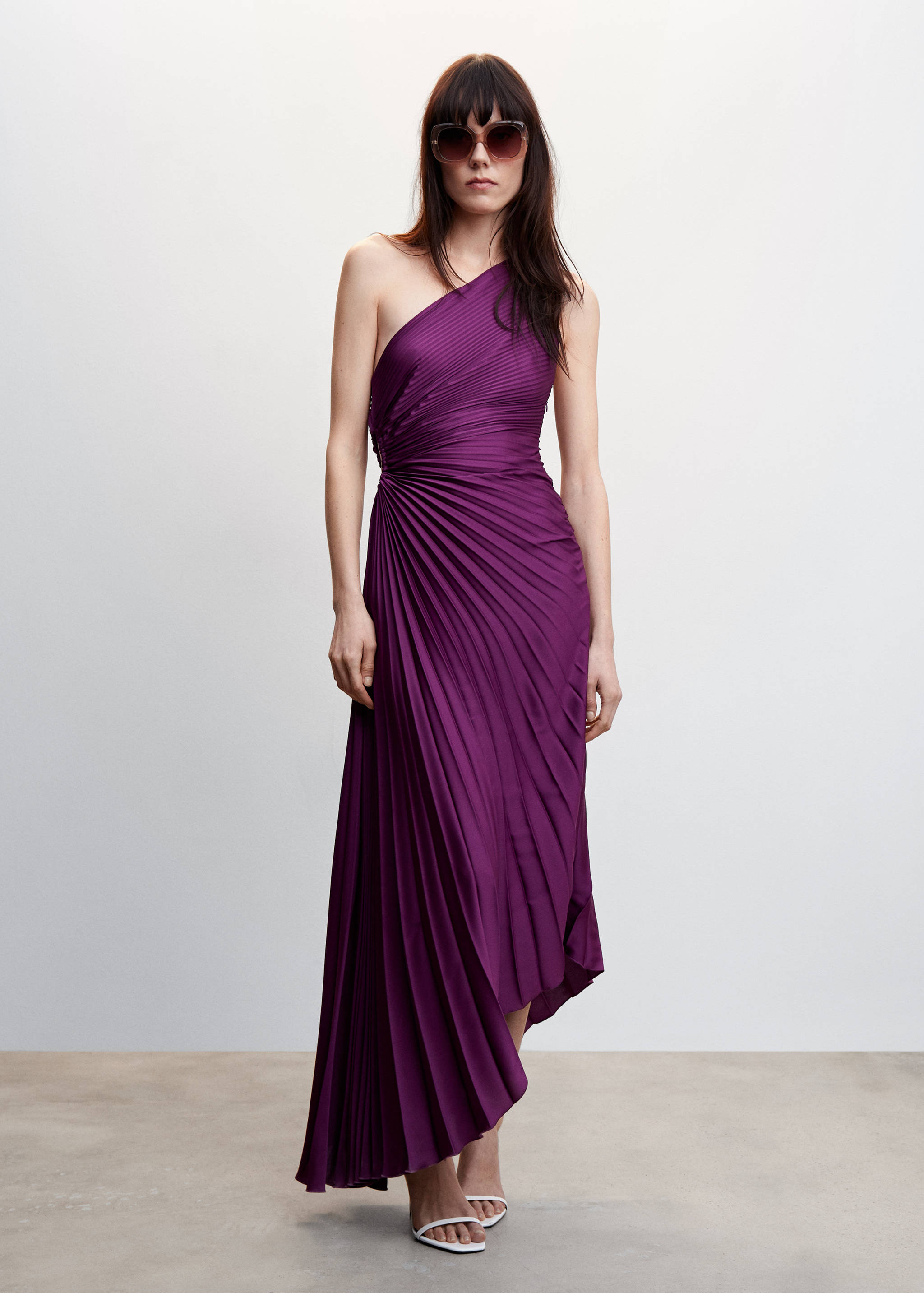 Asymmetrical pleated dress - General plane