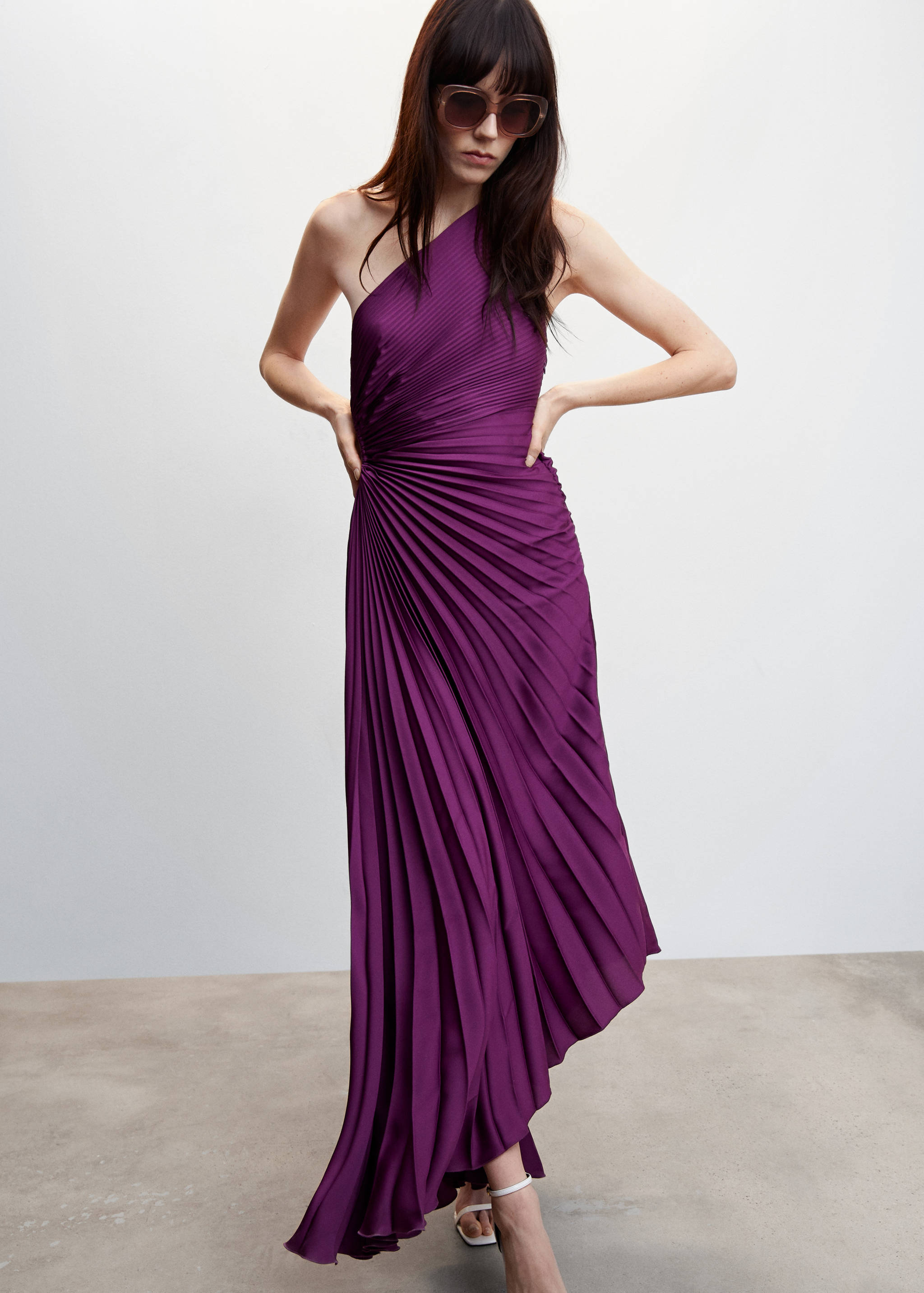 Asymmetrical pleated dress - Details of the article 6
