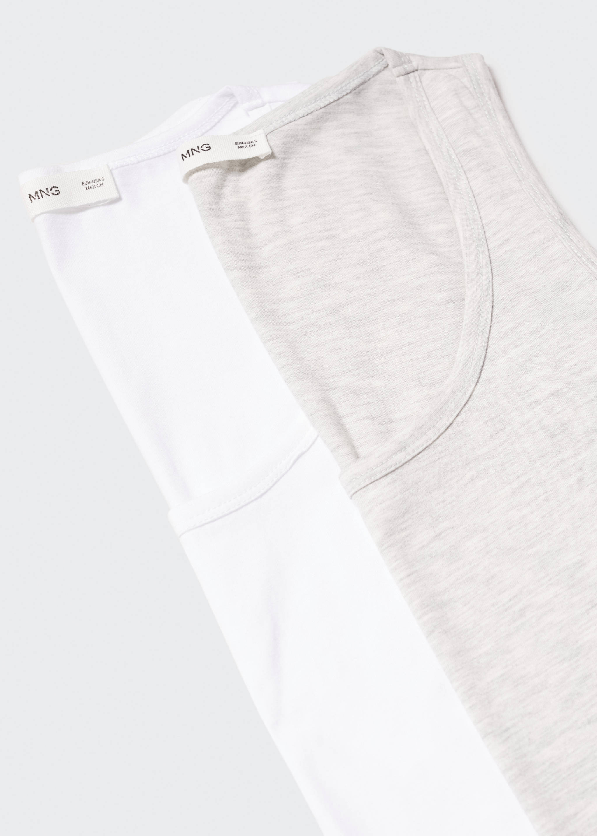 عبوة من قطعتي بلوزات قطنية - منتج دون نموذج