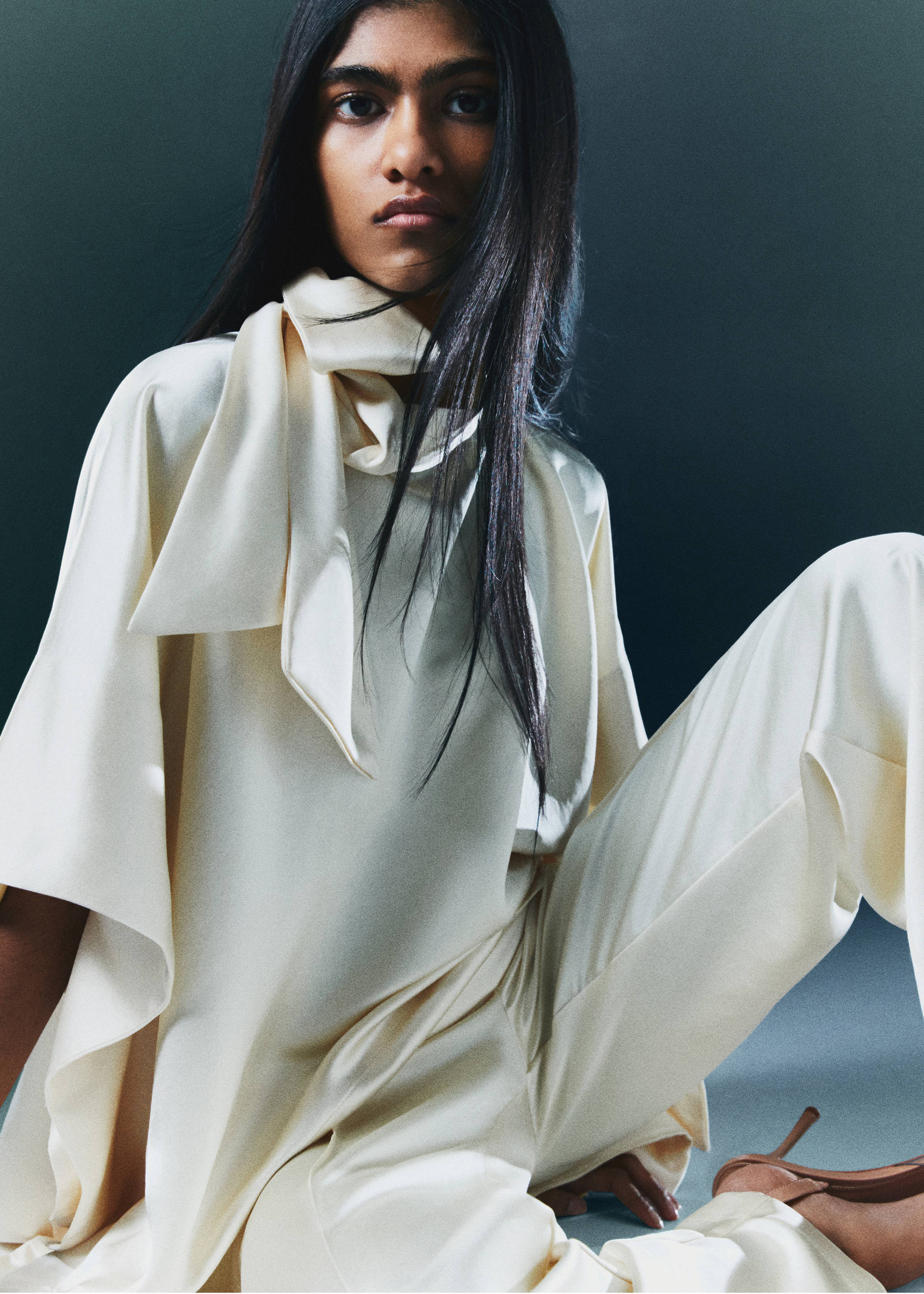 Атласная блузка с воротником-бантом - Деталь изделия 6