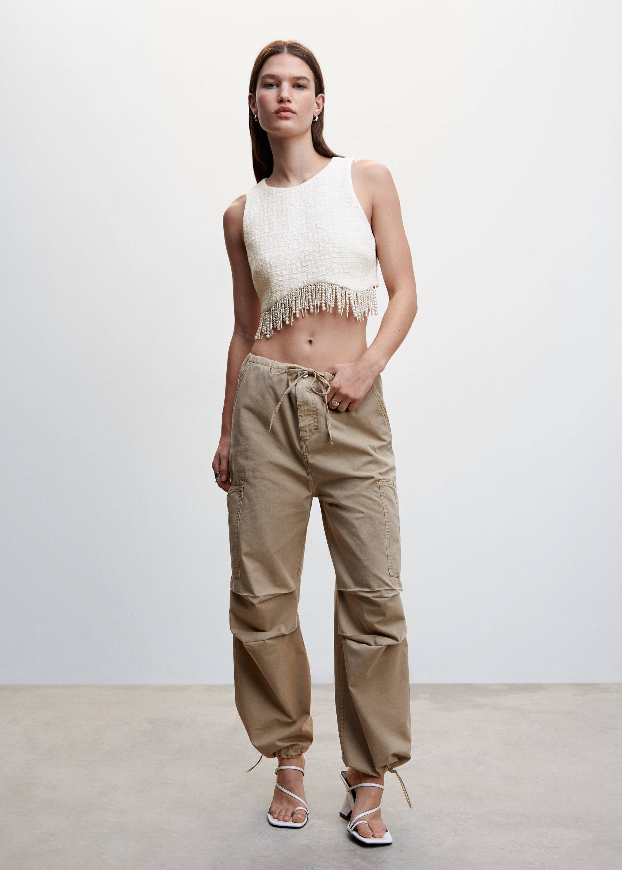 Under pearls top - General plane