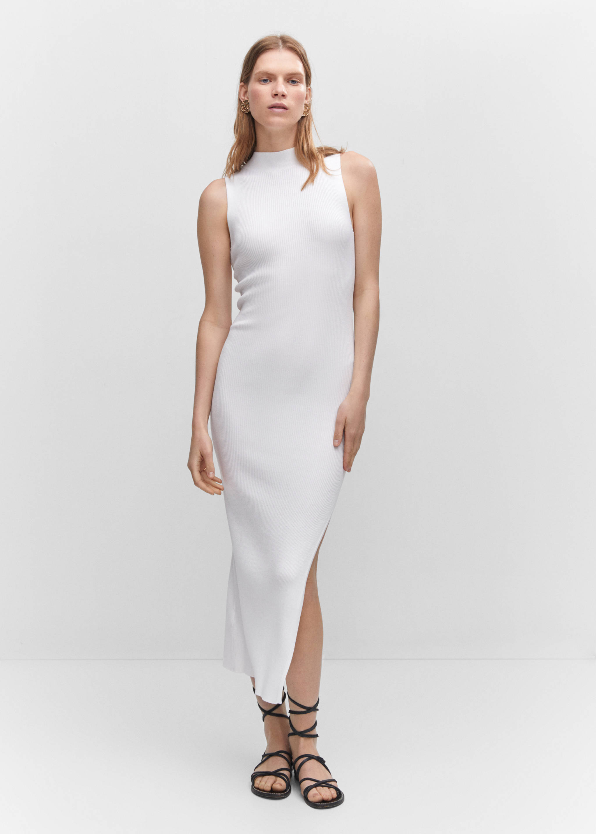 Ribbed knit dress with opening - General plane