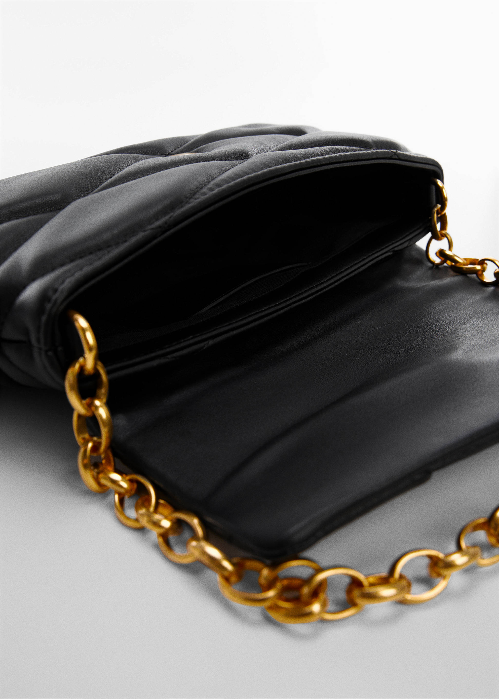 Quilted bag with chain handle - Details of the article 2