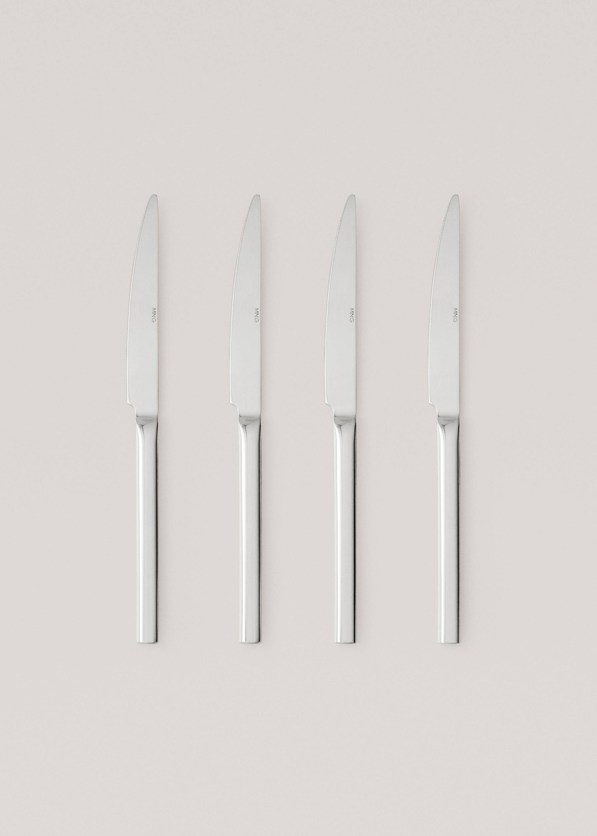 Σετ 4 μαχαίρια 100% ατσάλι - Προϊόν χωρίς μοντέλο