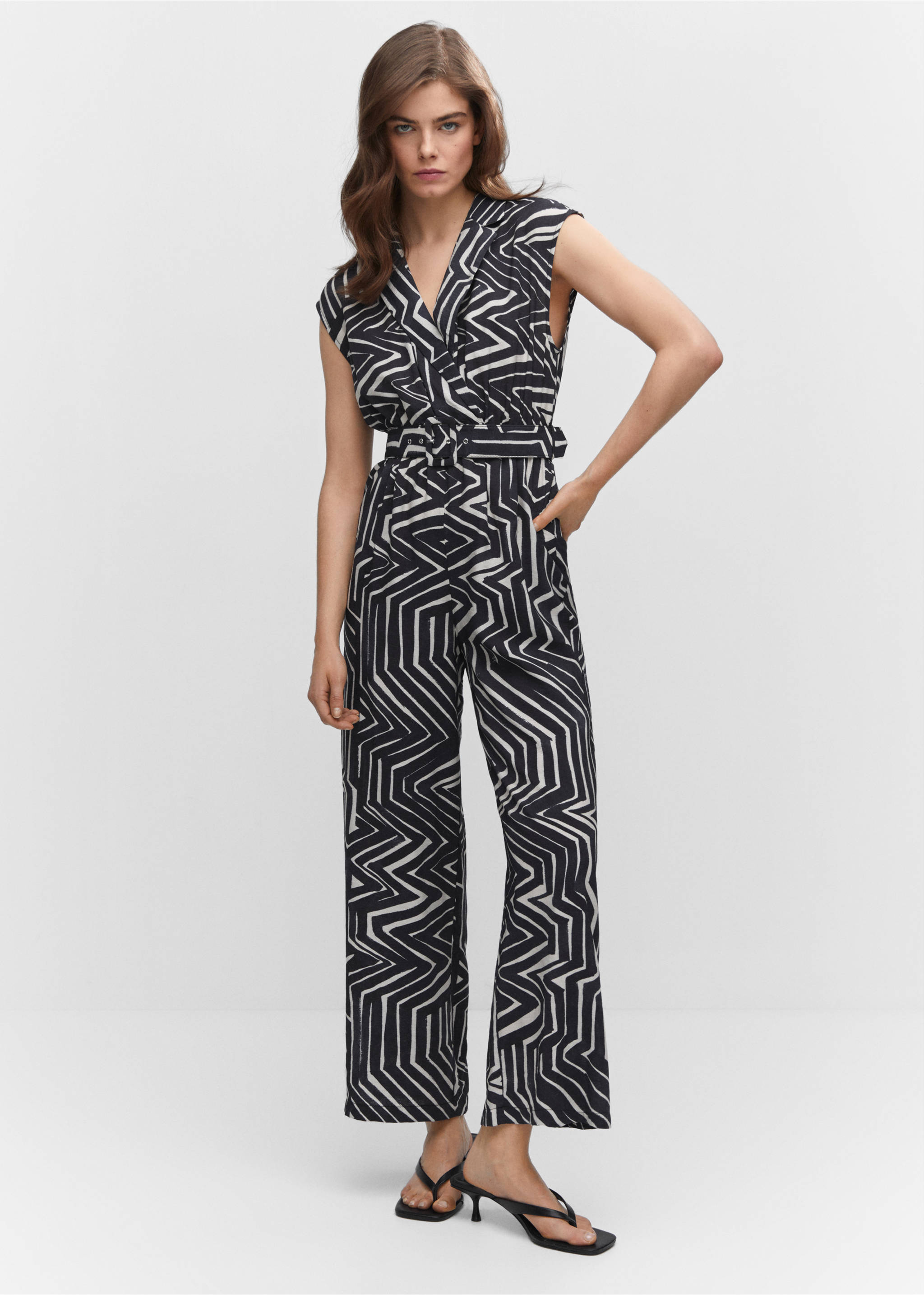 Belt printed jumpsuit - General plane, Black. Ref: 57000206-00.