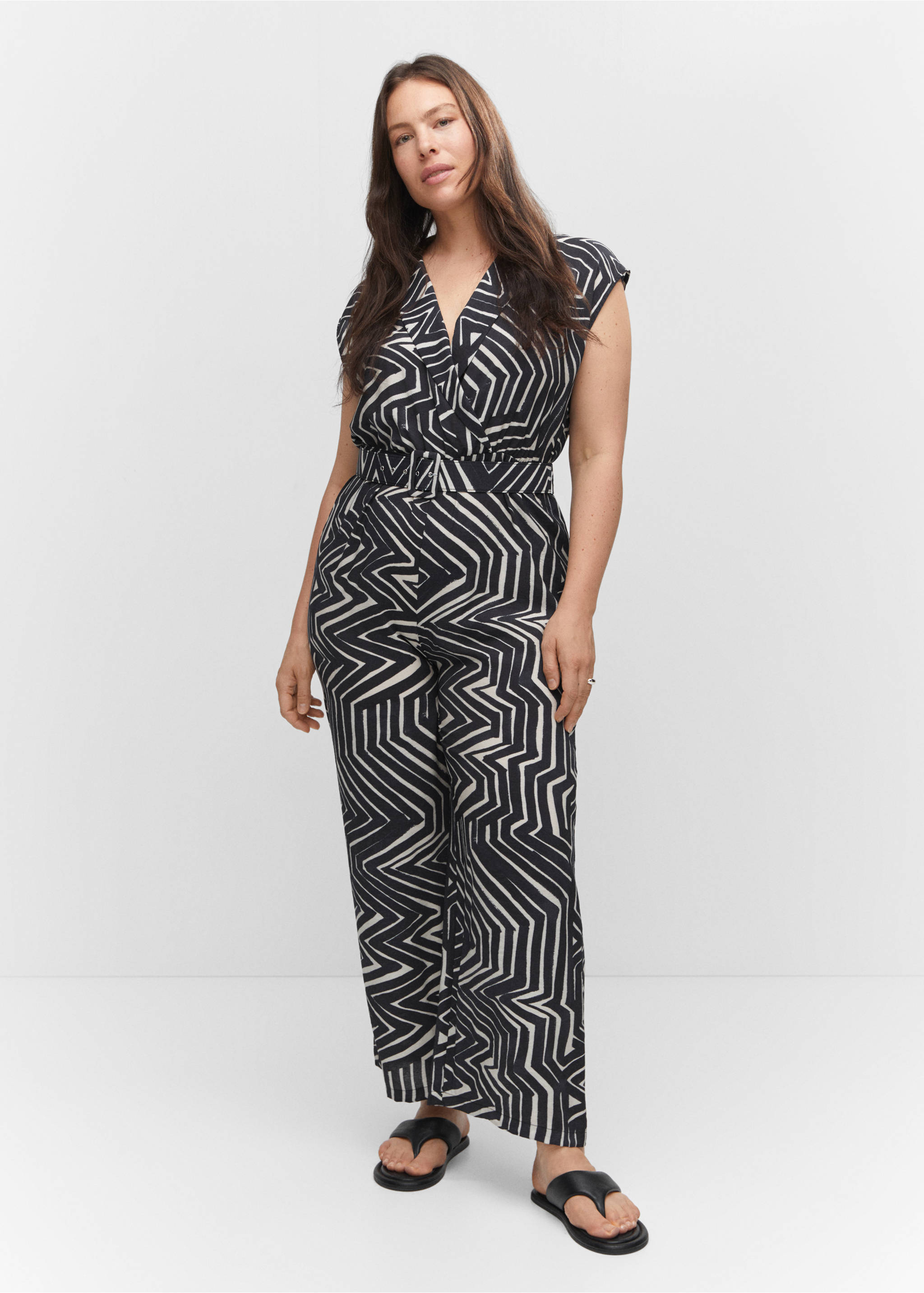 Belt printed jumpsuit - Details of the article 3, Black. Ref: 57000206-00.