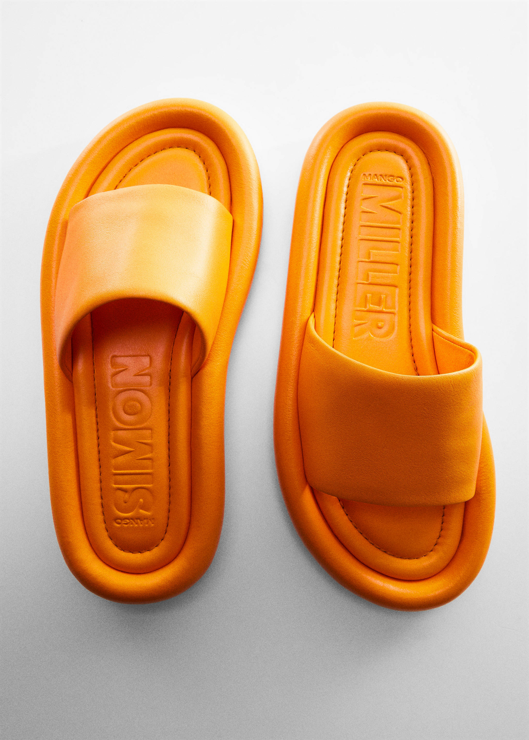 Leather sandals with a wide strap - Details of the article 5