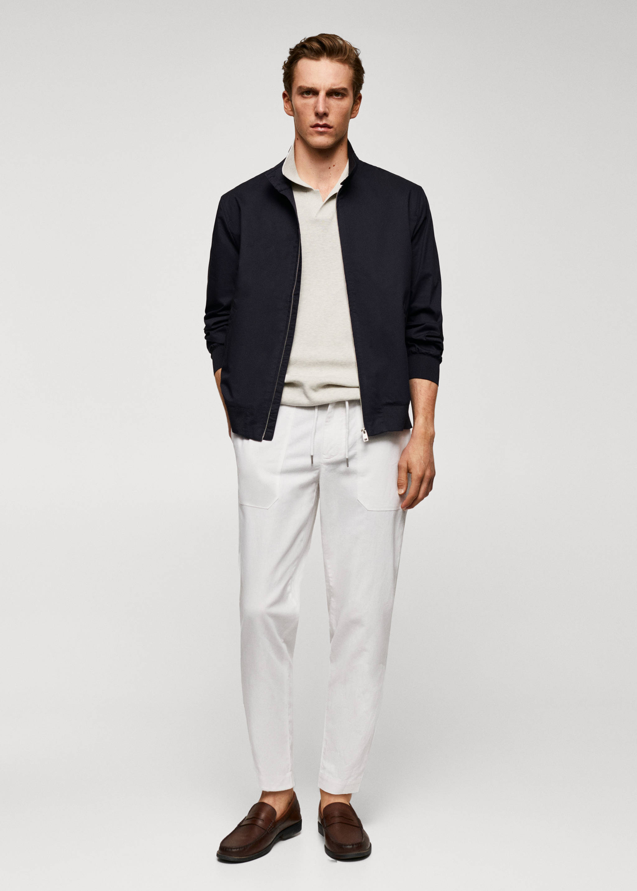 Куртка-бомбер из легкой ткани - Общий план