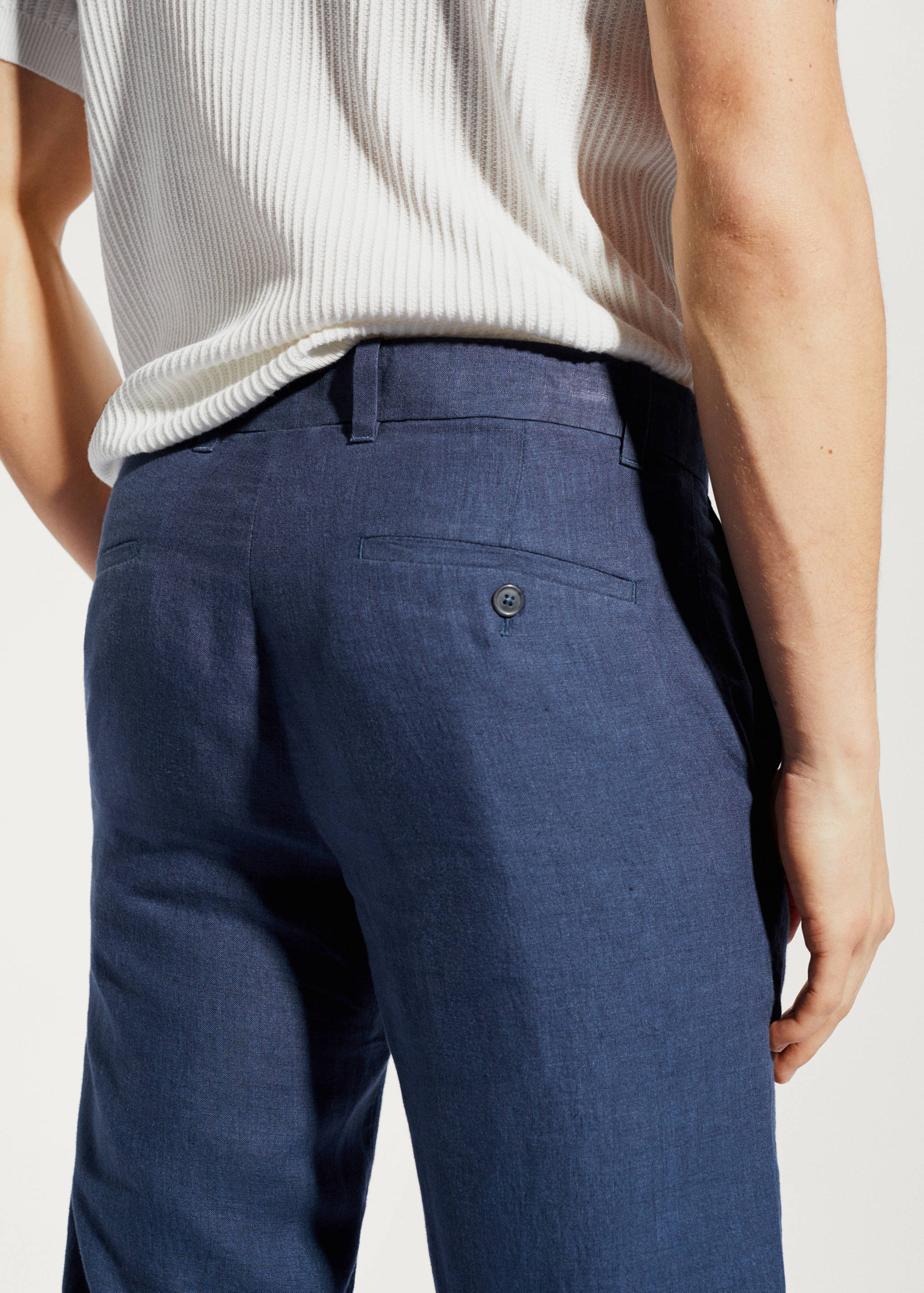 Slim-fit 100% linen trousers - Details of the article 6