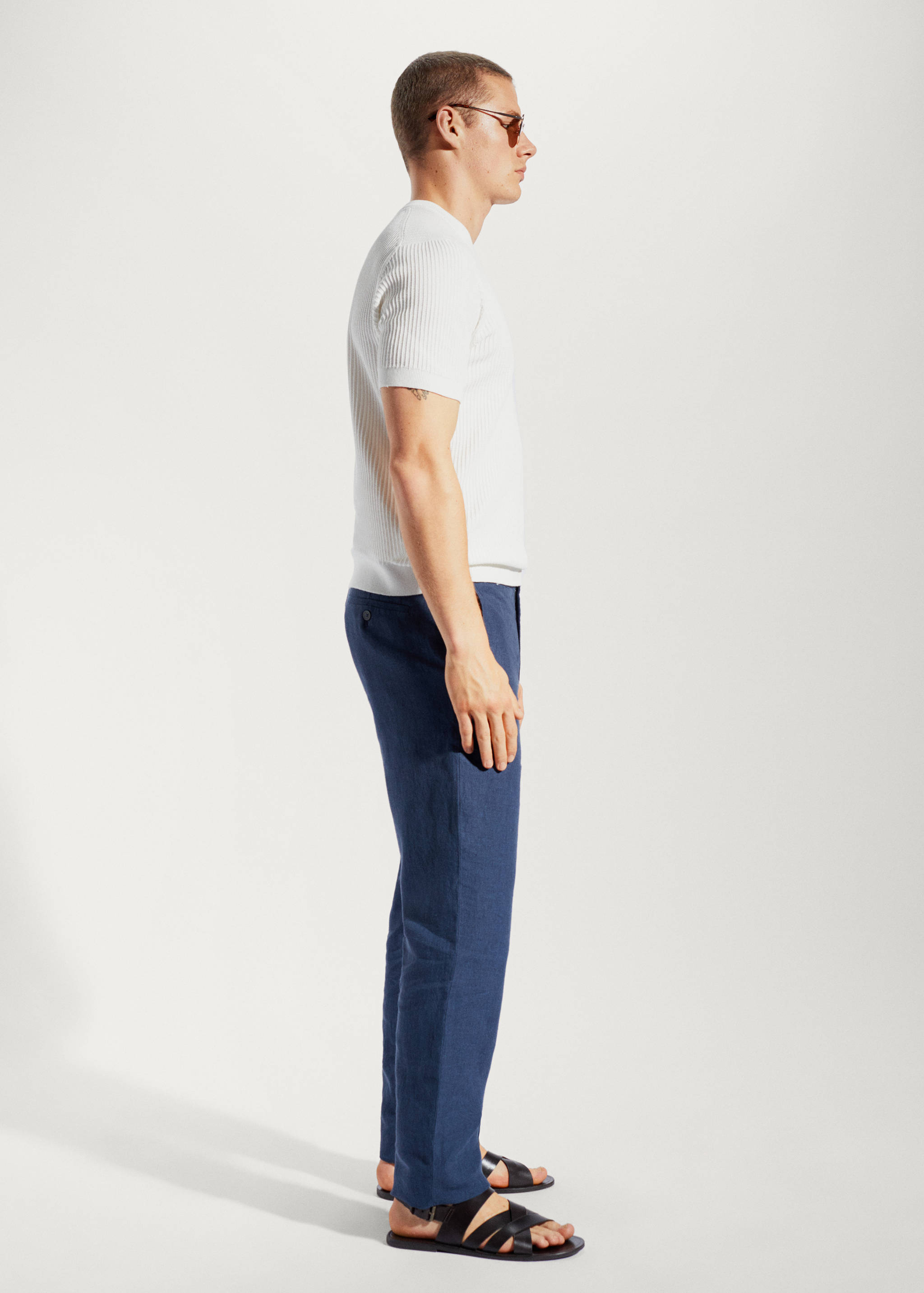 Slim-fit 100% linen trousers - Details of the article 2