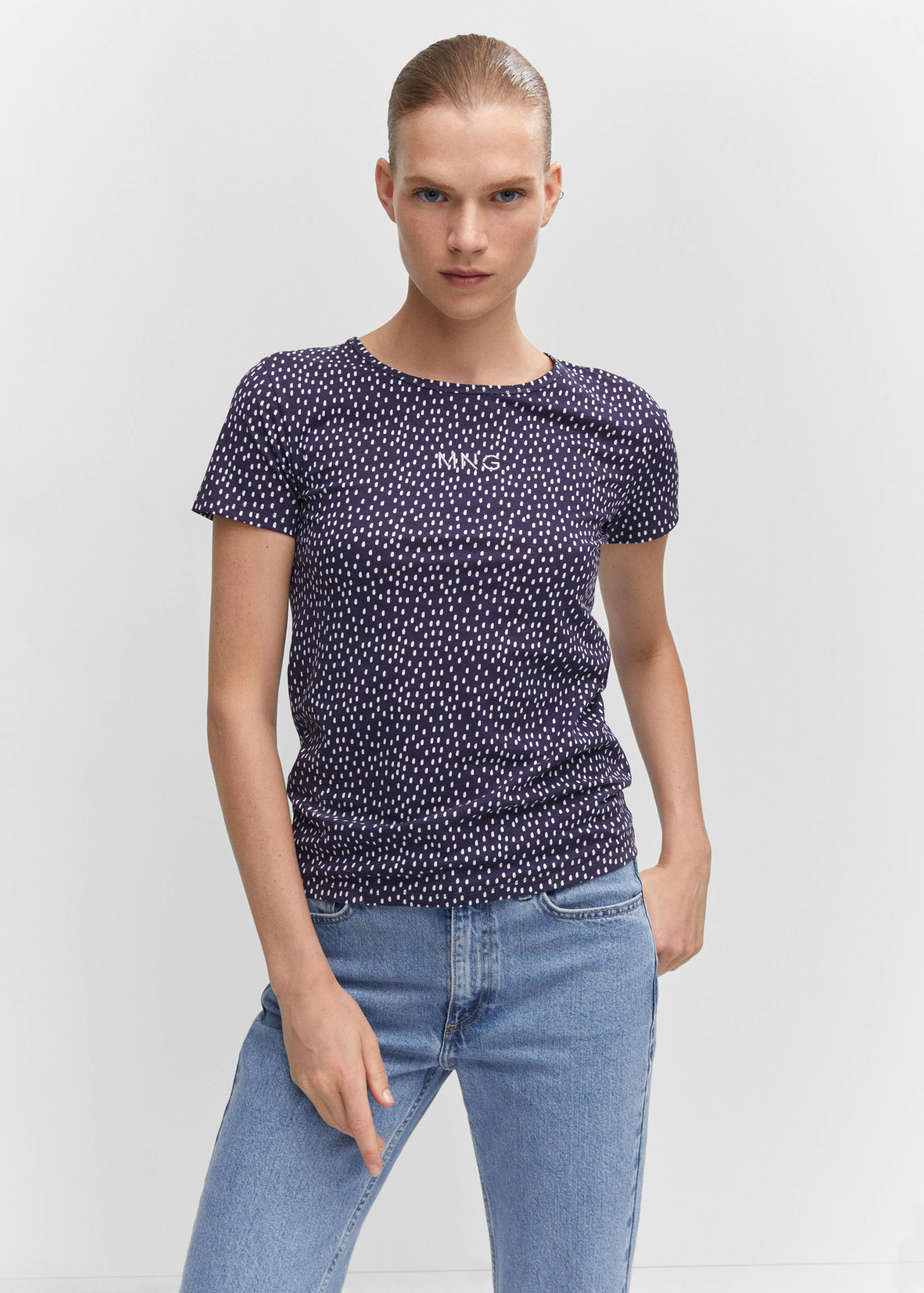 تي شيرت مطبوع عليه شعار مطرز - رؤية وسط