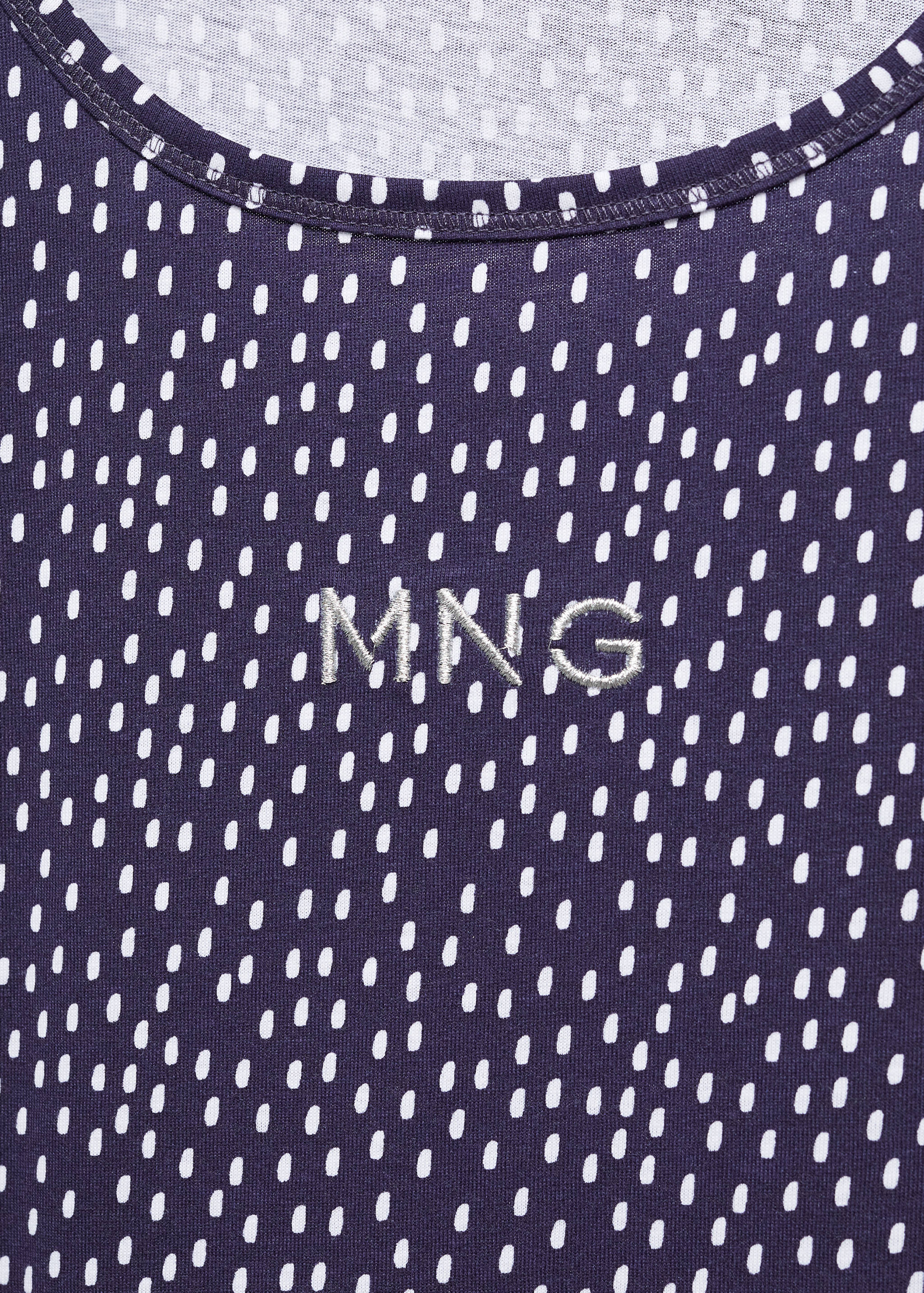 تي شيرت مطبوع عليه شعار مطرز - تفاصيل المنتج 8