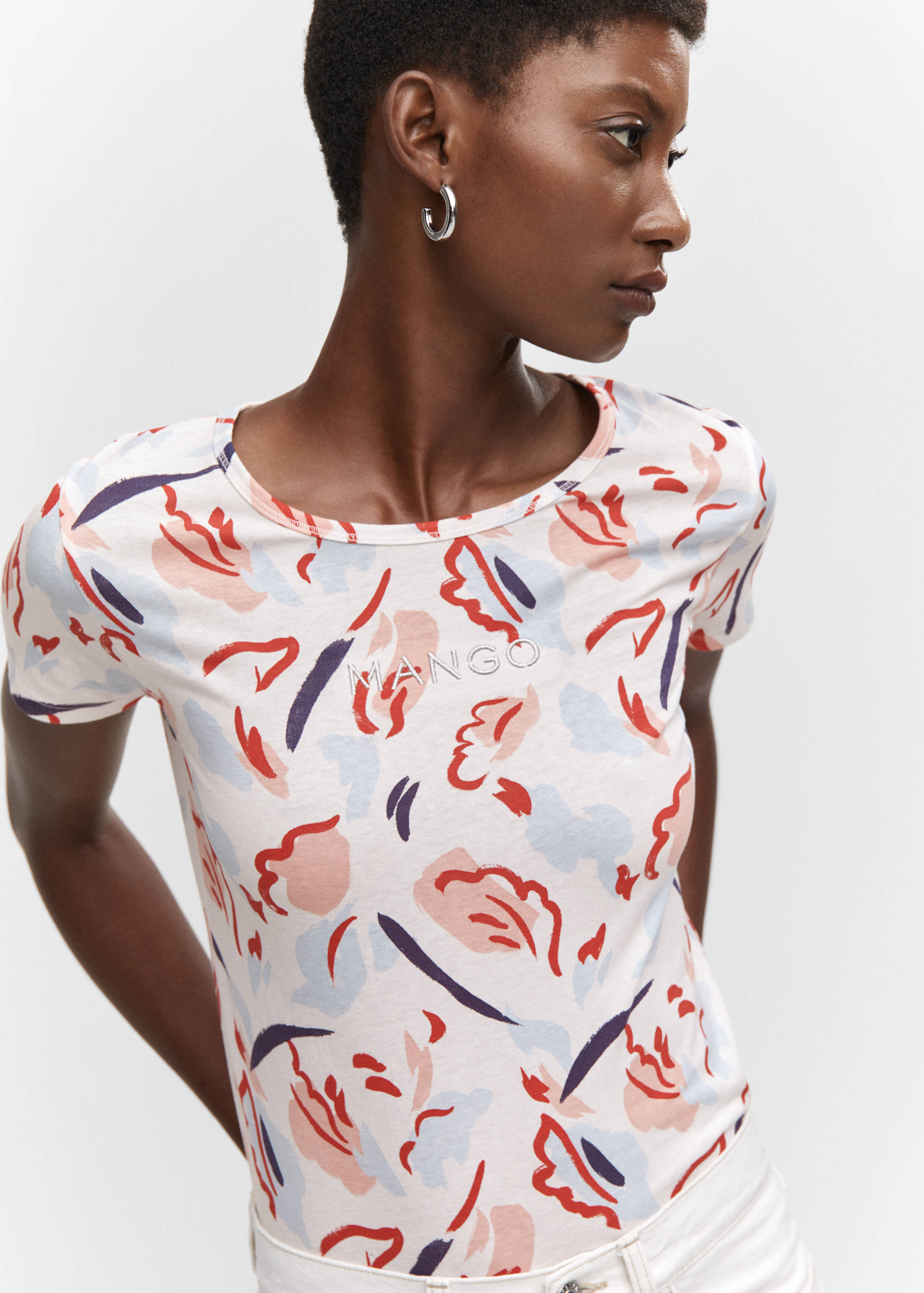 تي شيرت مطبوع عليه شعار مطرز - تفاصيل المنتج 1