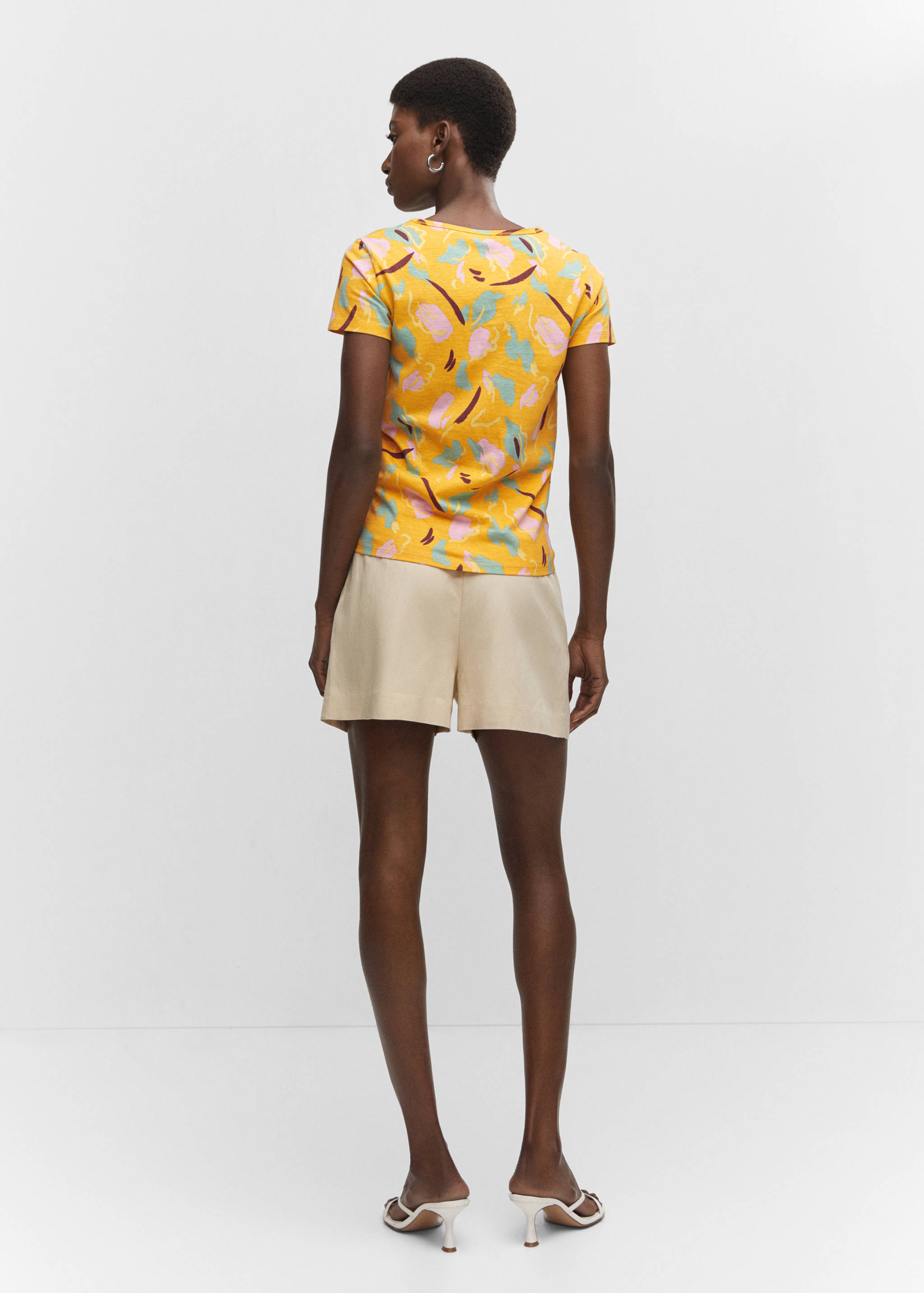 تي شيرت مطبوع عليه شعار مطرز - الجهة الخلفية للمنتج