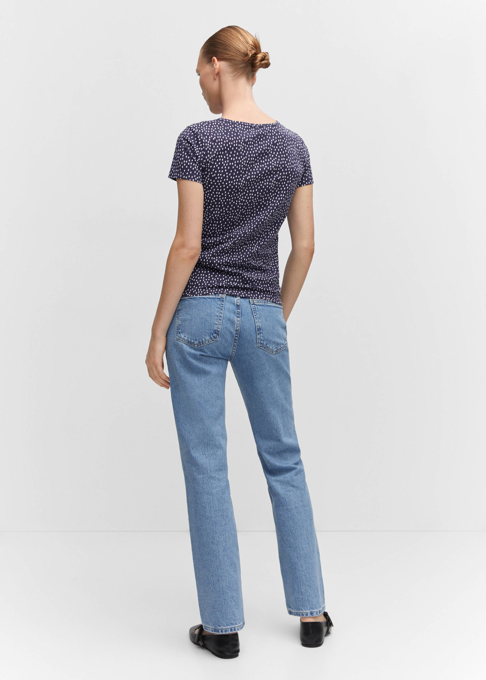 تي شيرت مطبوع عليه شعار مطرز - الجهة الخلفية للمنتج