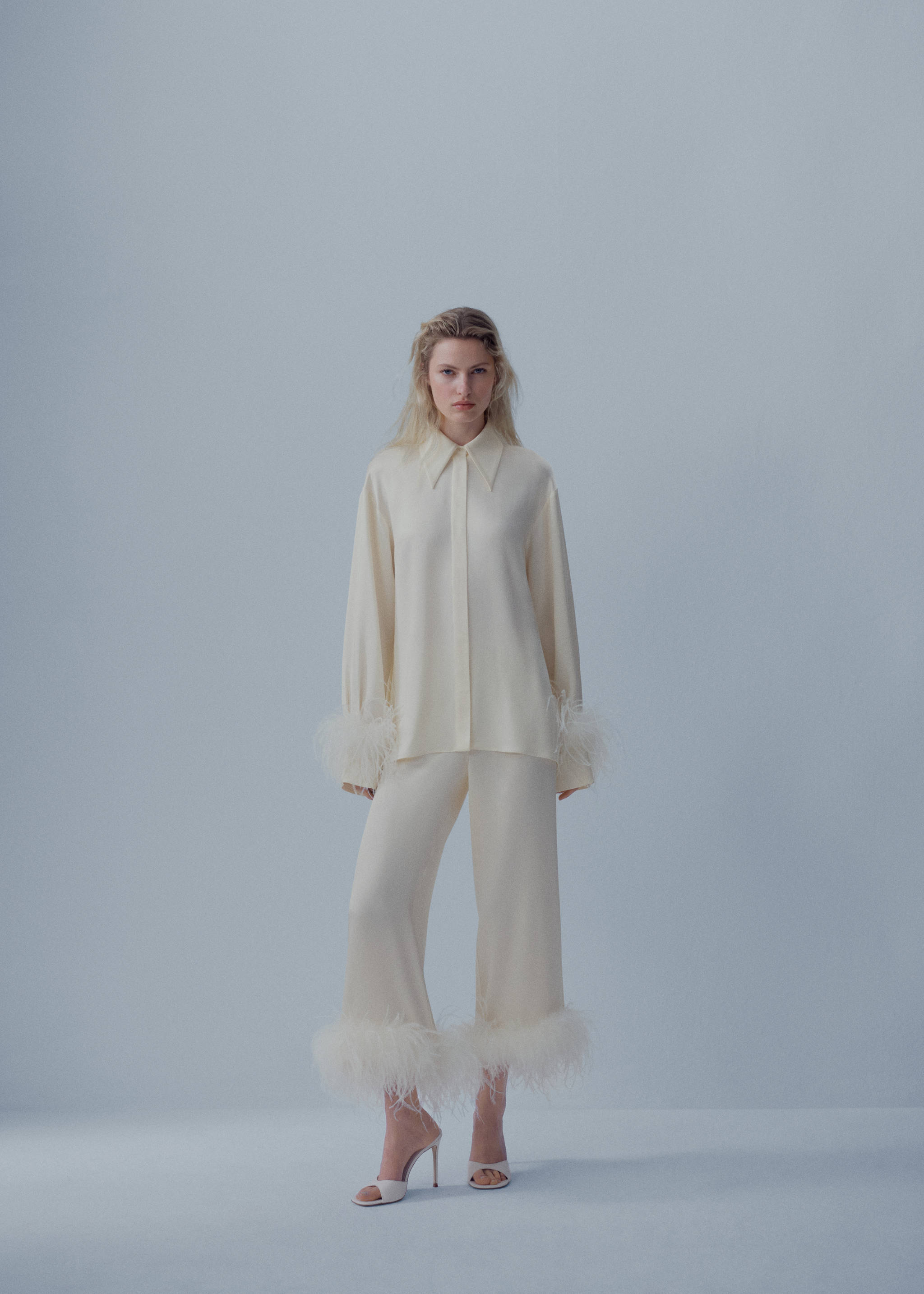 Pantalons satiné détail plumes - Plan général