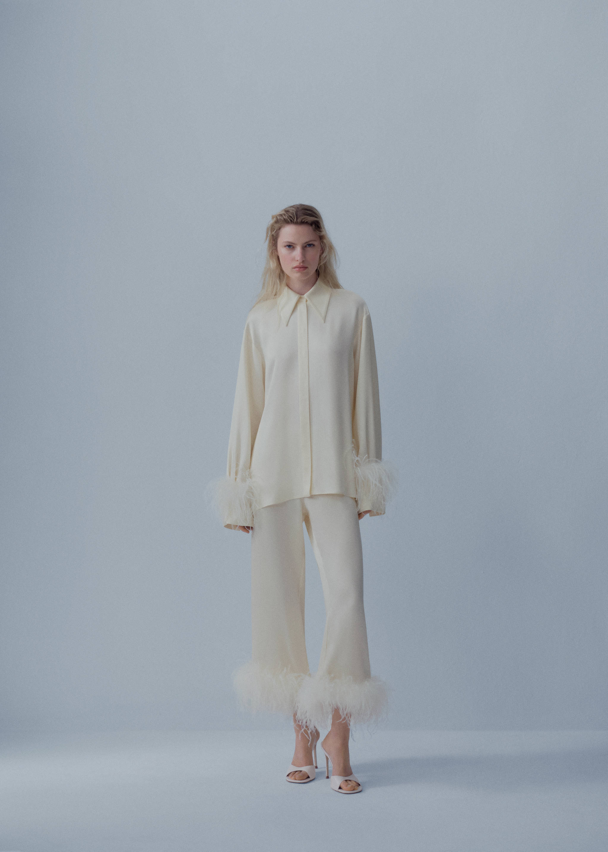 Chemise satinée détail plumes - Plan général