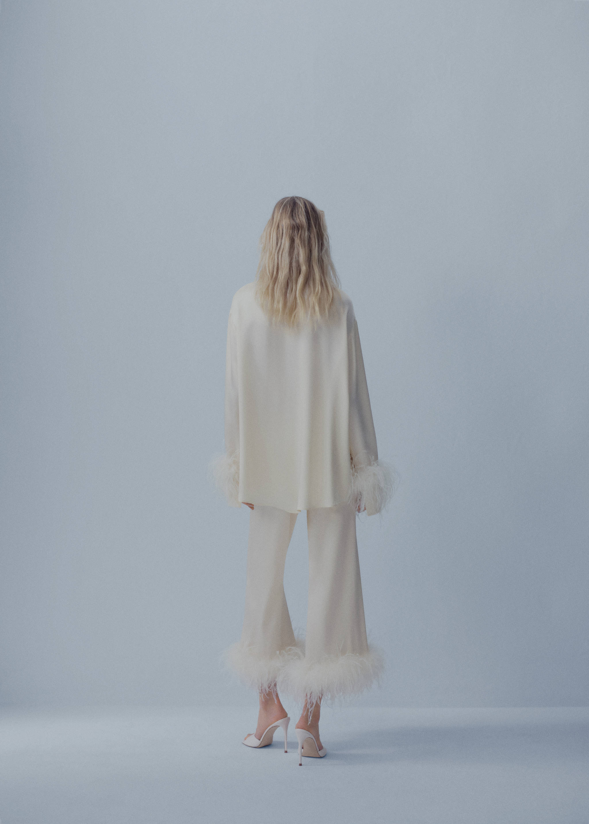 Chemise satinée détail plumes - Verso de l’article