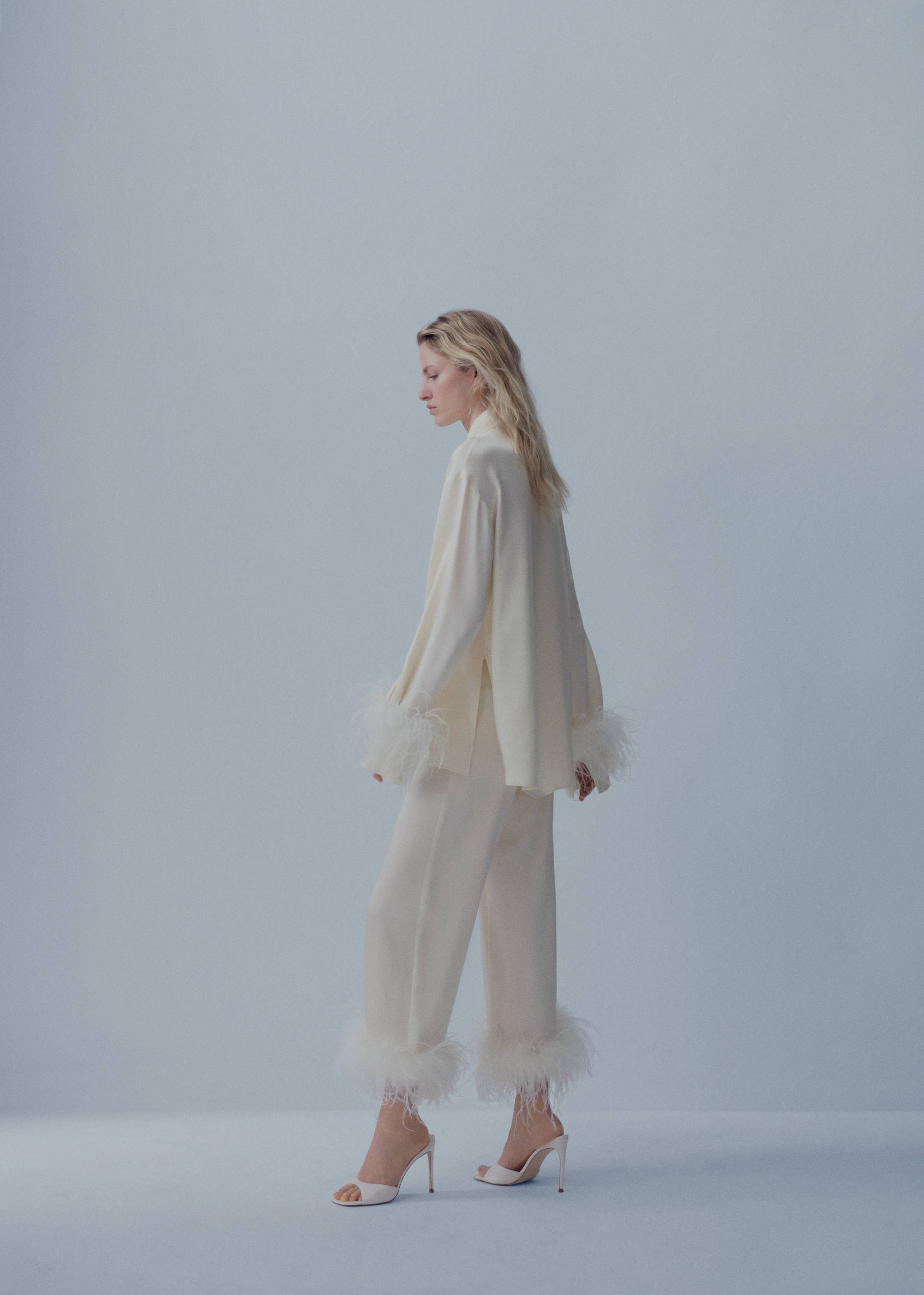 Chemise satinée détail plumes - Détail de l'article 2