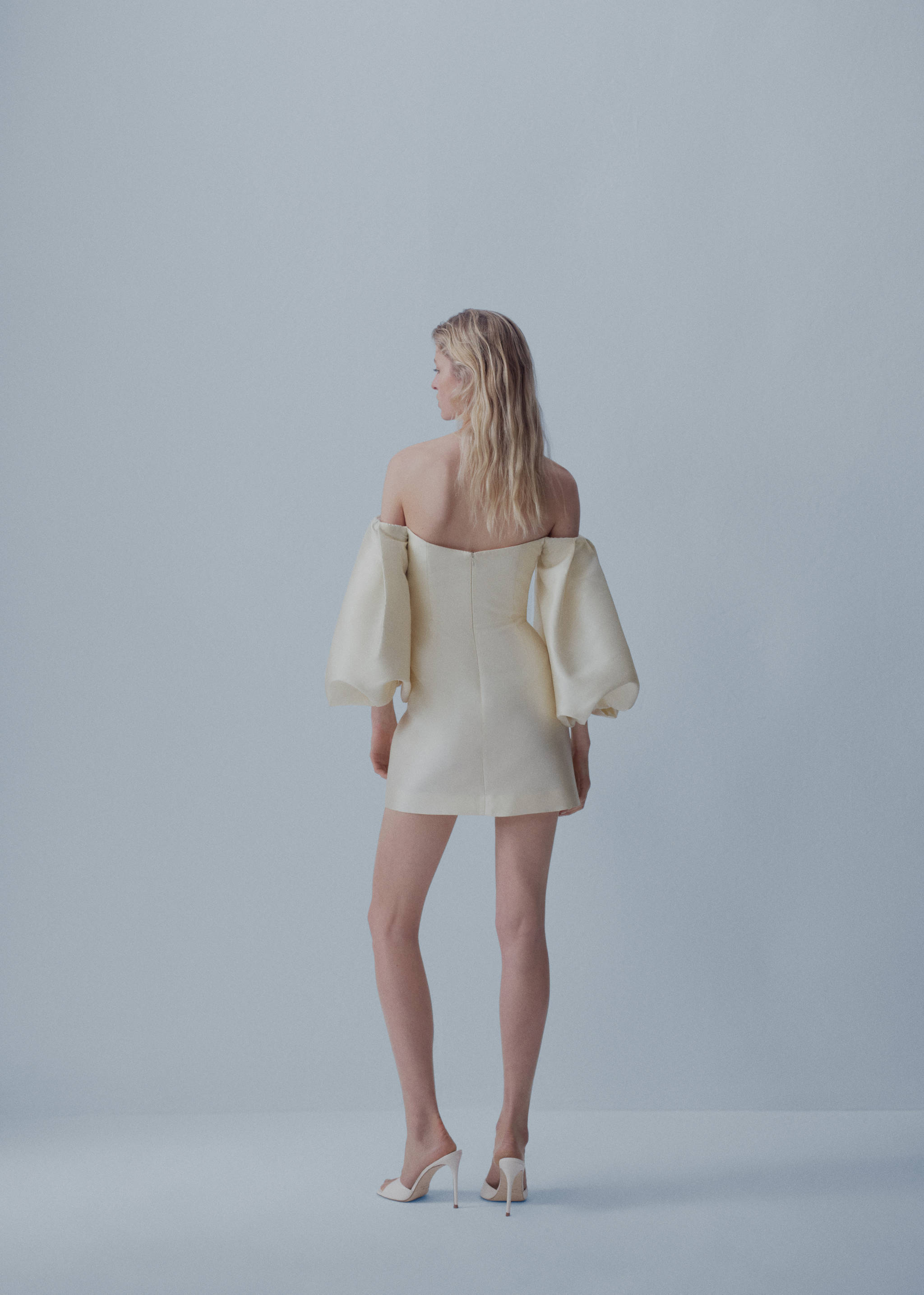 Robe satin manches bouffantes - Verso de l’article