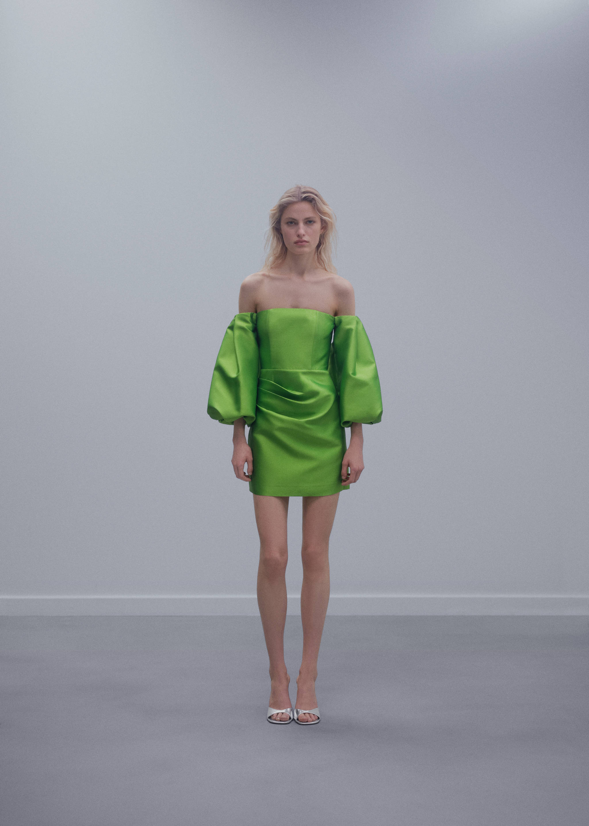 Robe satin manches bouffantes - Plan général