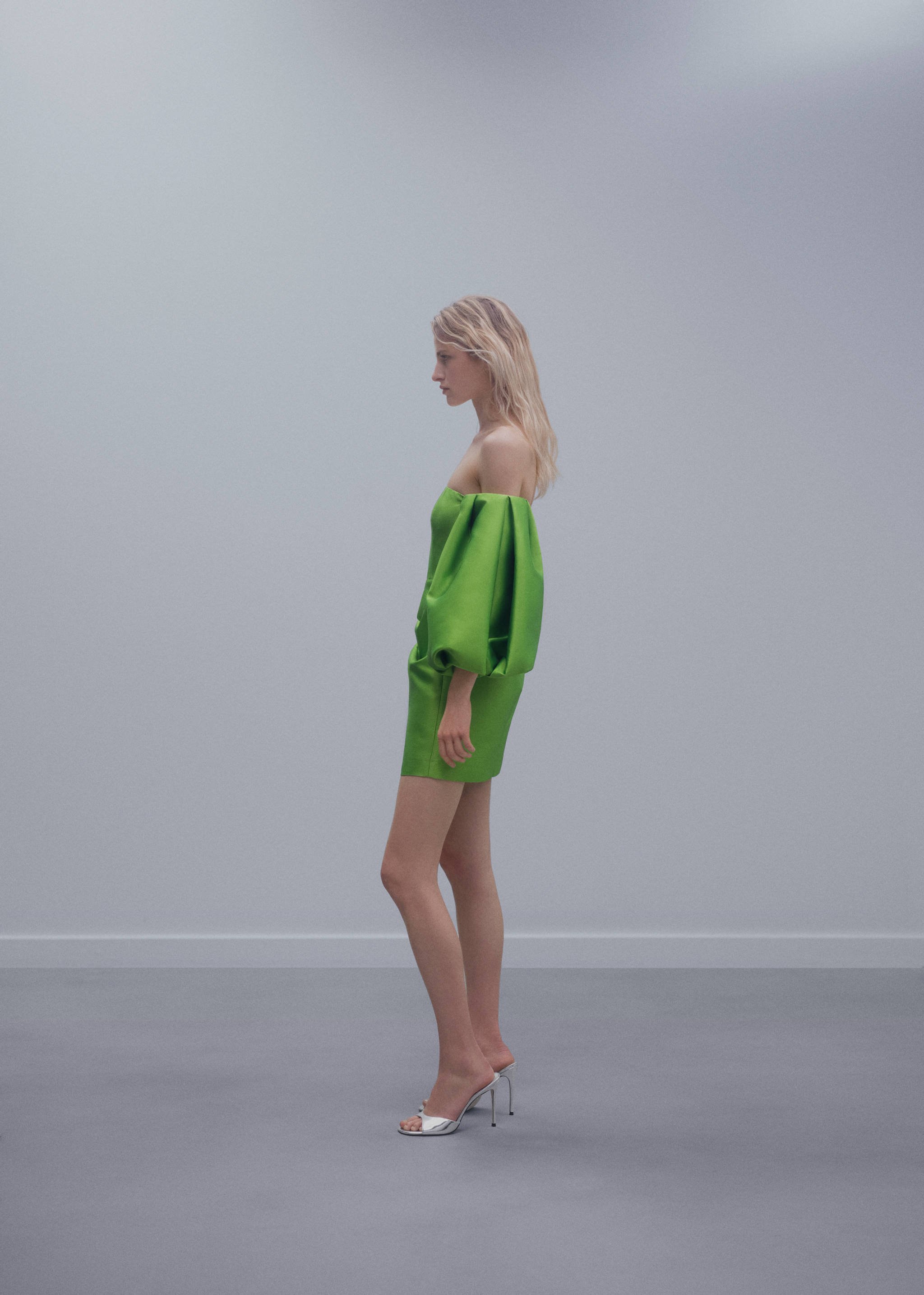 Robe satin manches bouffantes - Détail de l'article 1