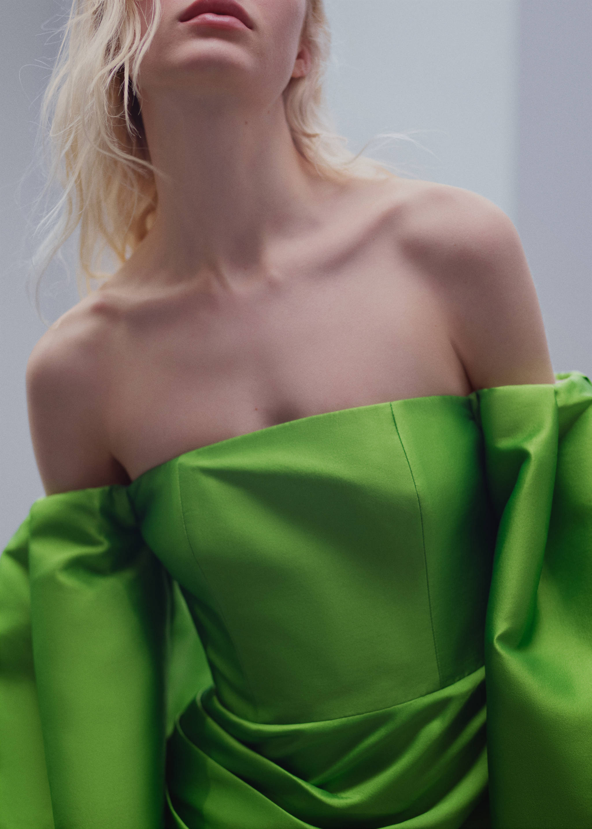 Robe satin manches bouffantes - Détail de l'article 3