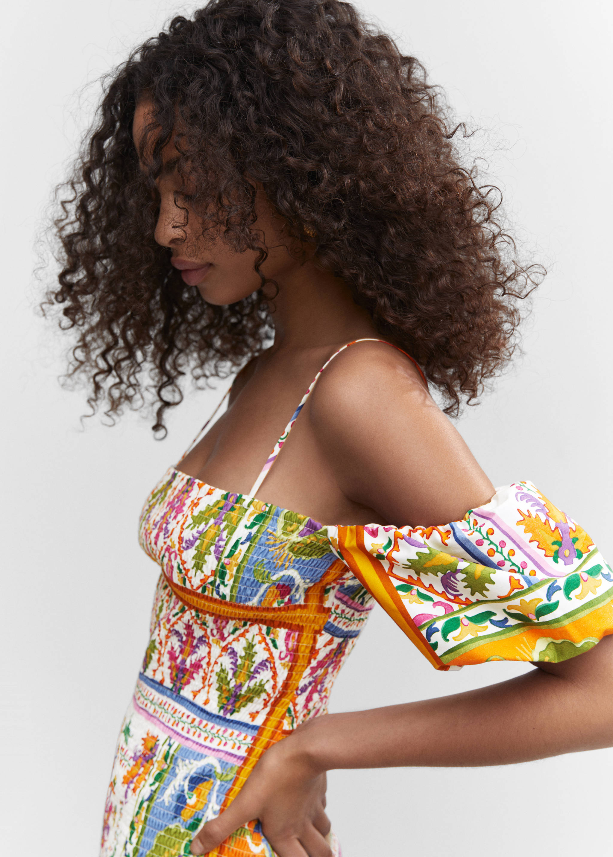 Ruffled dress with puffed sleeves - Details of the article 1