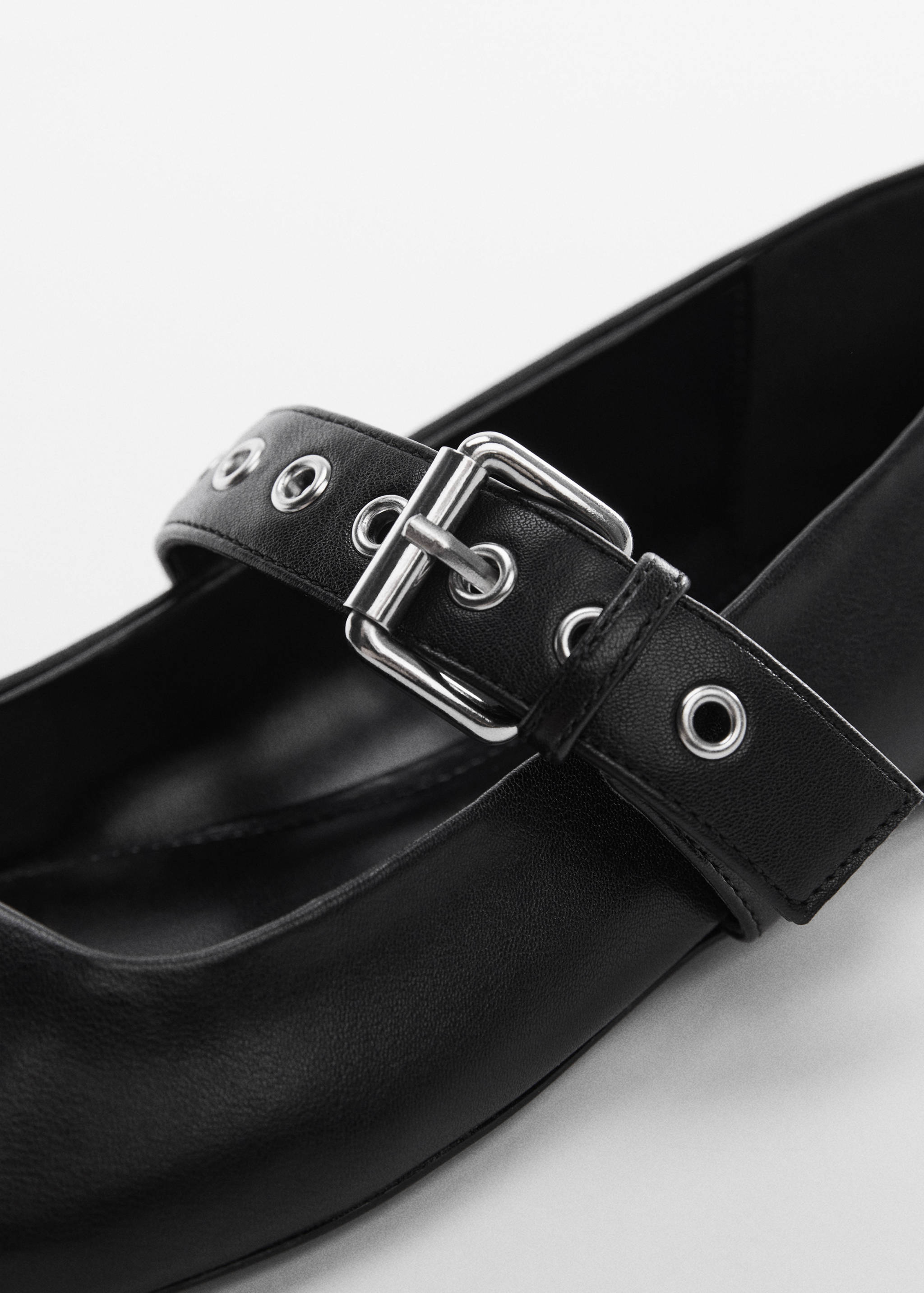 Туфли с пряжкой и заклепками - Деталь изделия 2