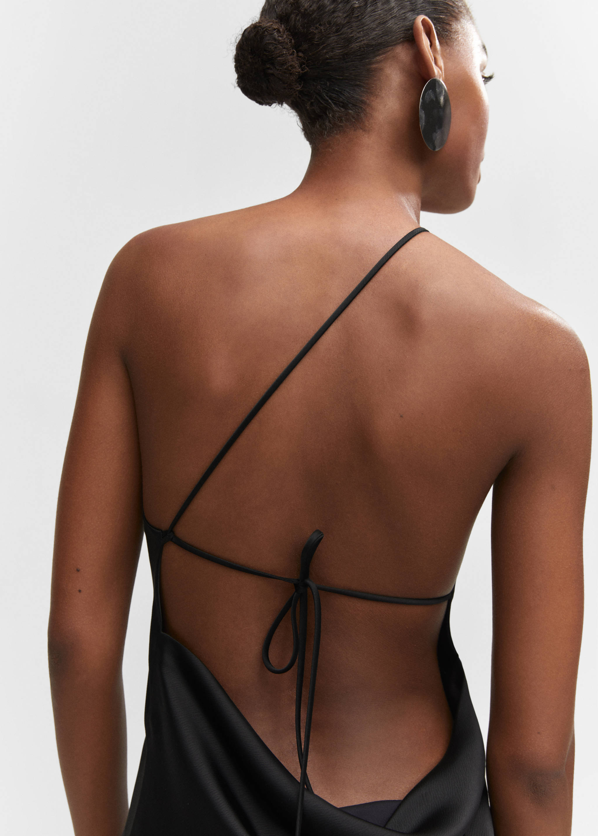 Атласное платье с открытой спиной - Деталь изделия 6