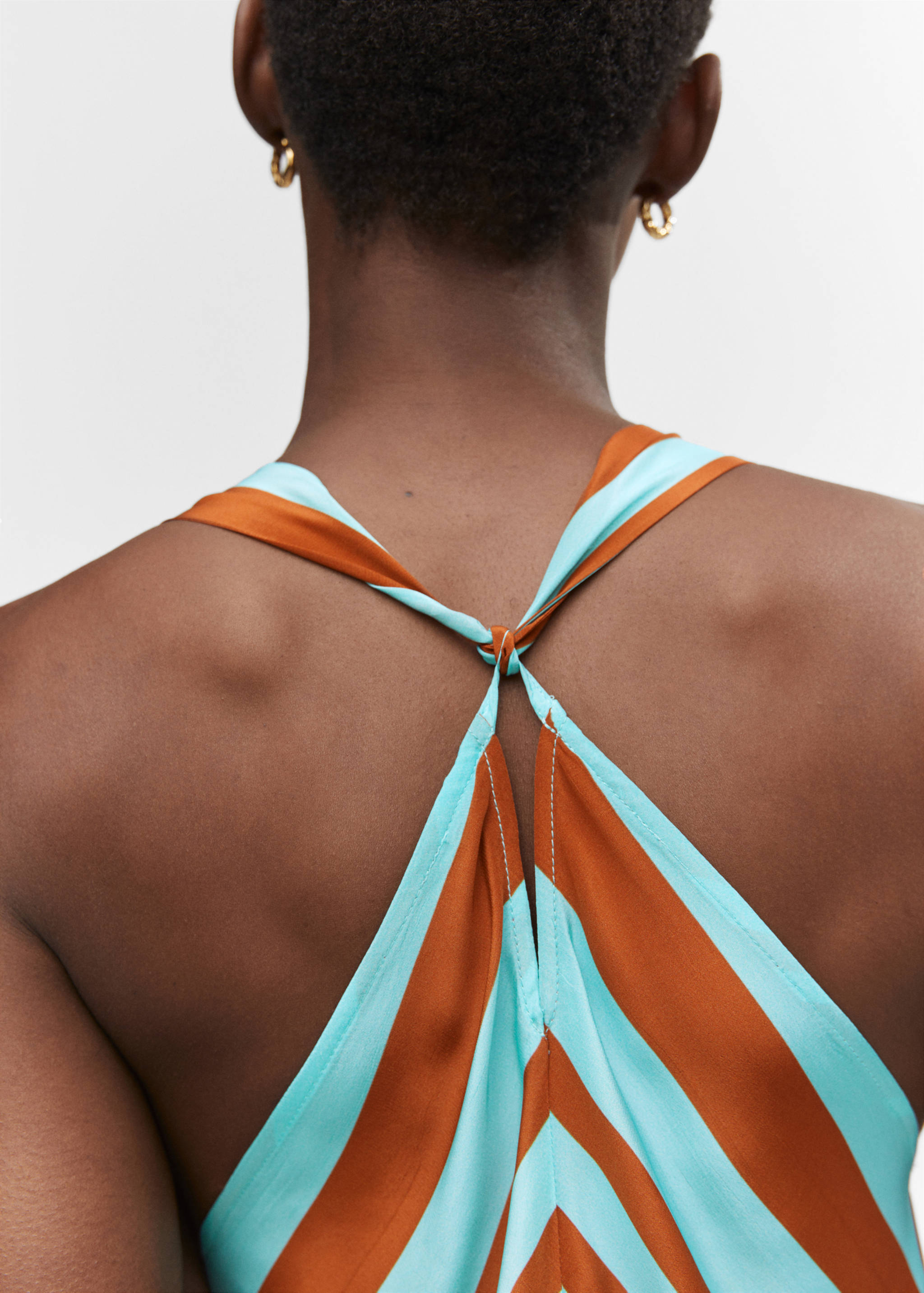 Vestido satinado escote pico - Detalle del artículo 6