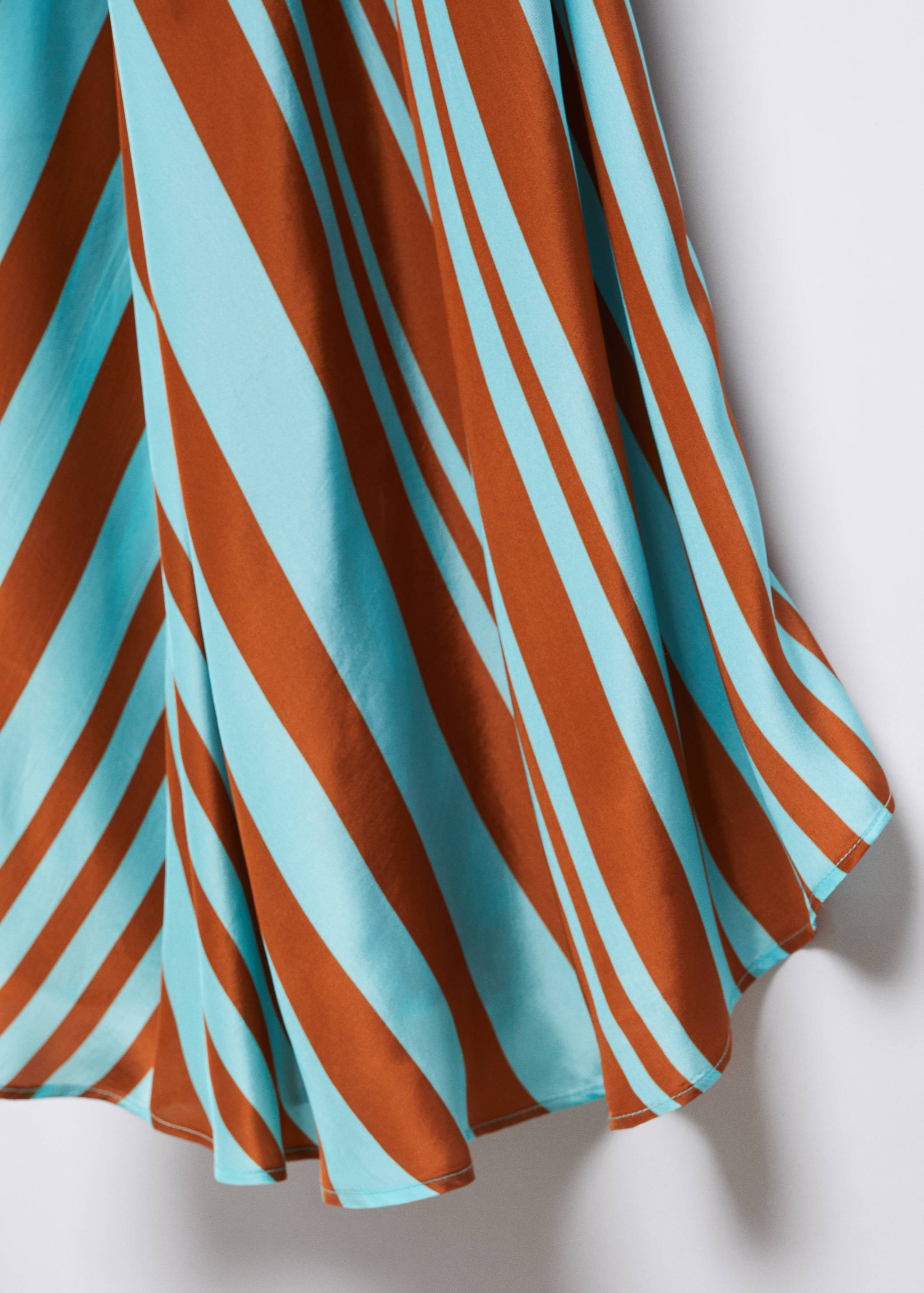 Vestido satinado escote pico - Detalle del artículo 8