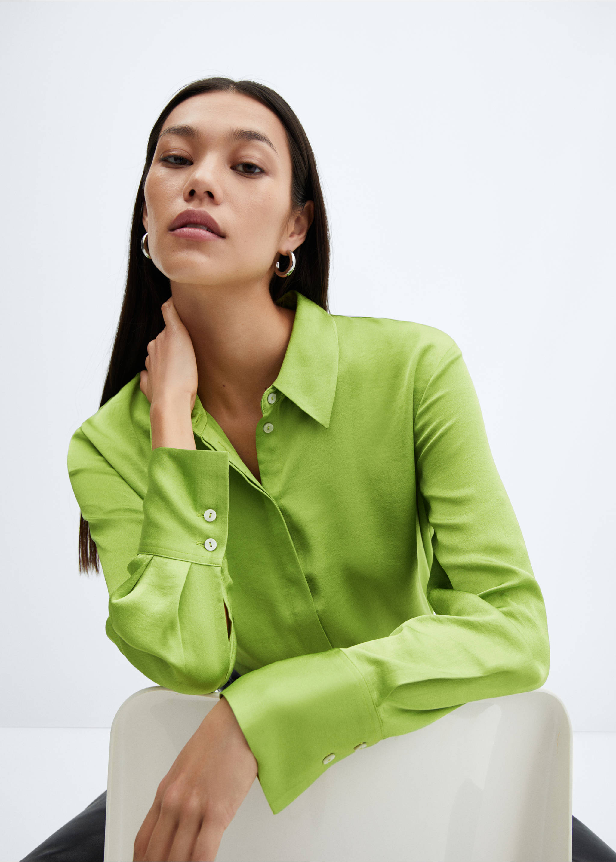 Satin finish flowy shirt - Details of the article 1, Emerald Green. Ref: 57003777-00.