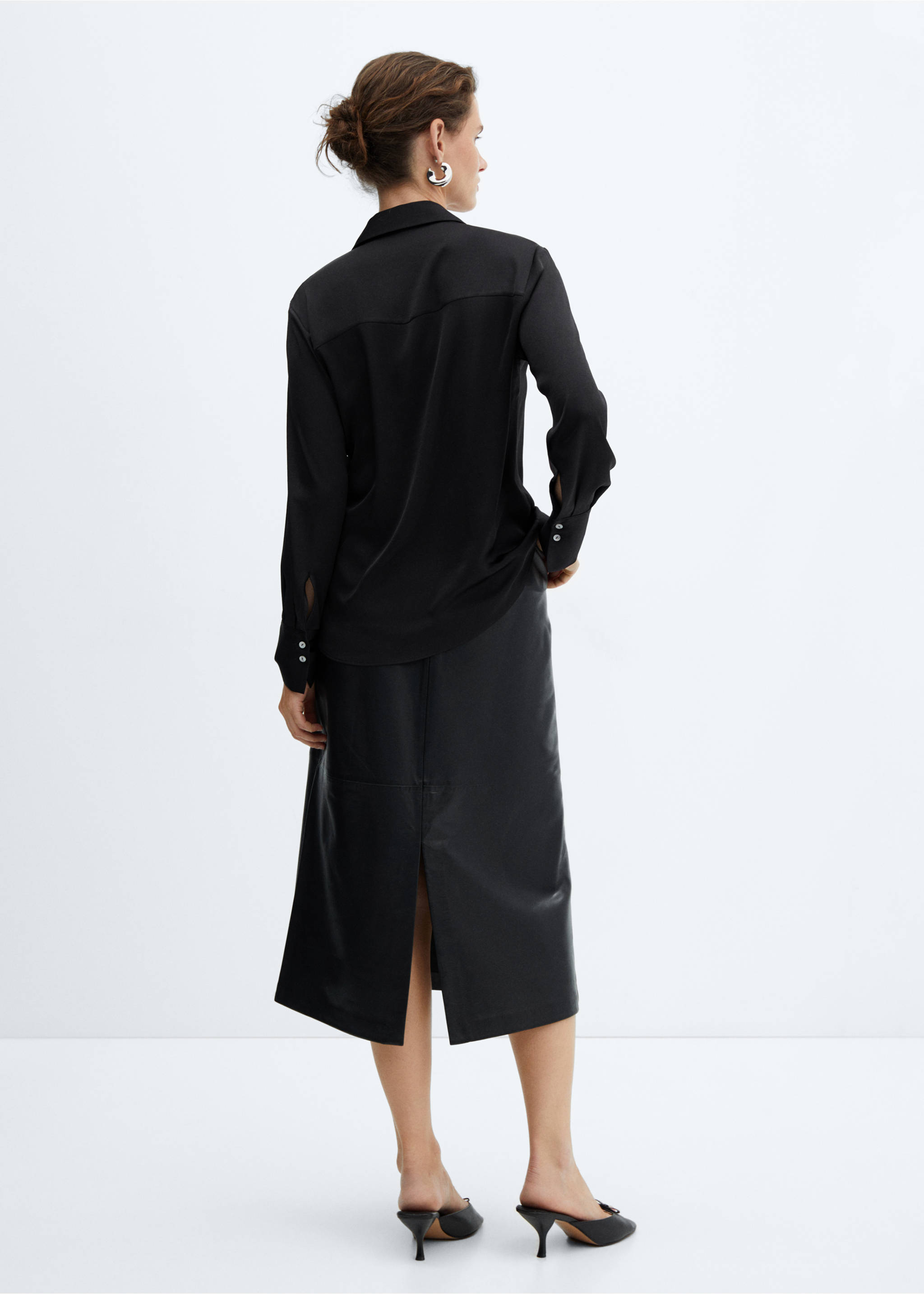 Satin finish flowy shirt - Reverse of the article, Black. Ref: 57003777-00.